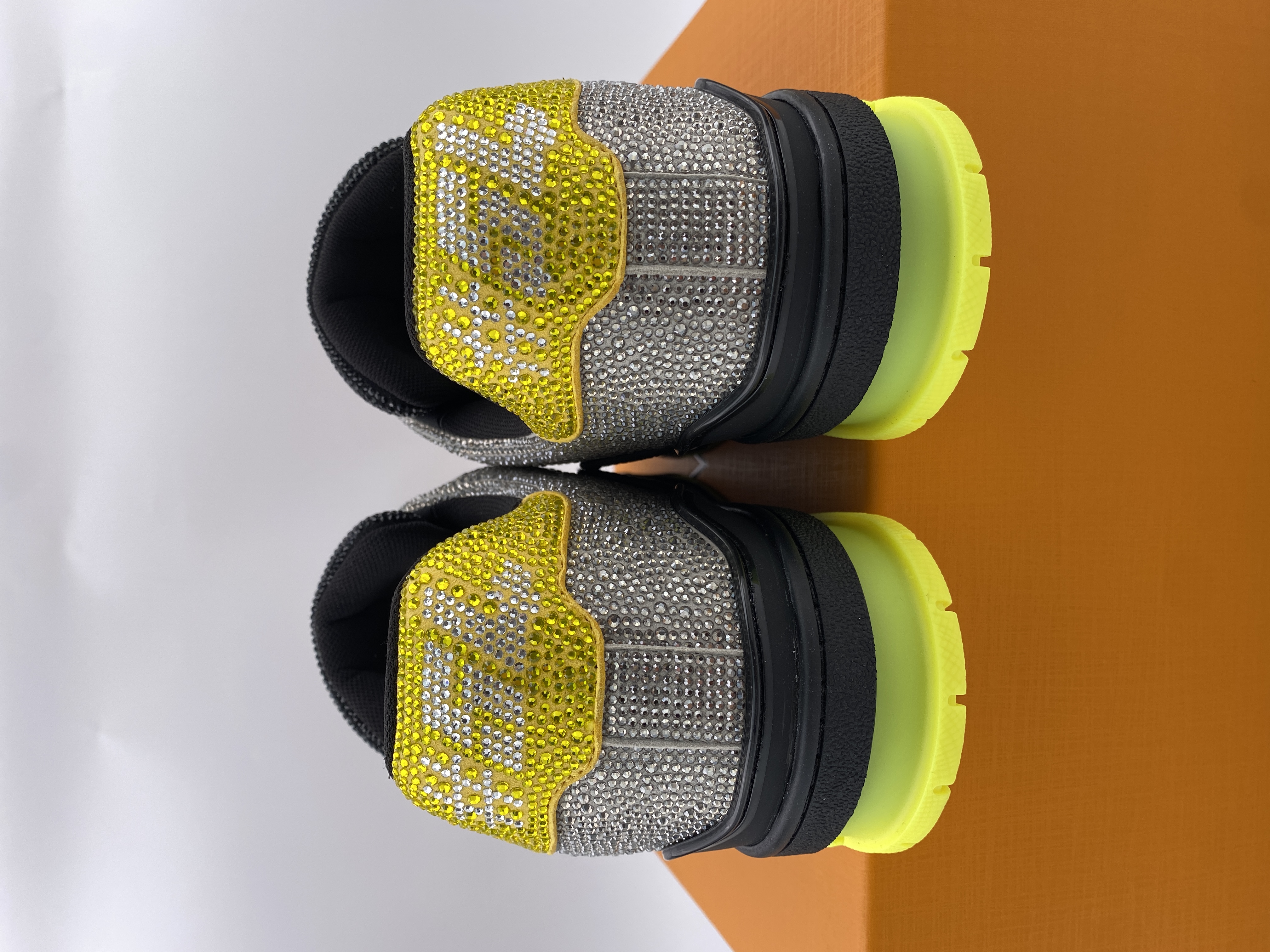 LV sneaker 2023100601