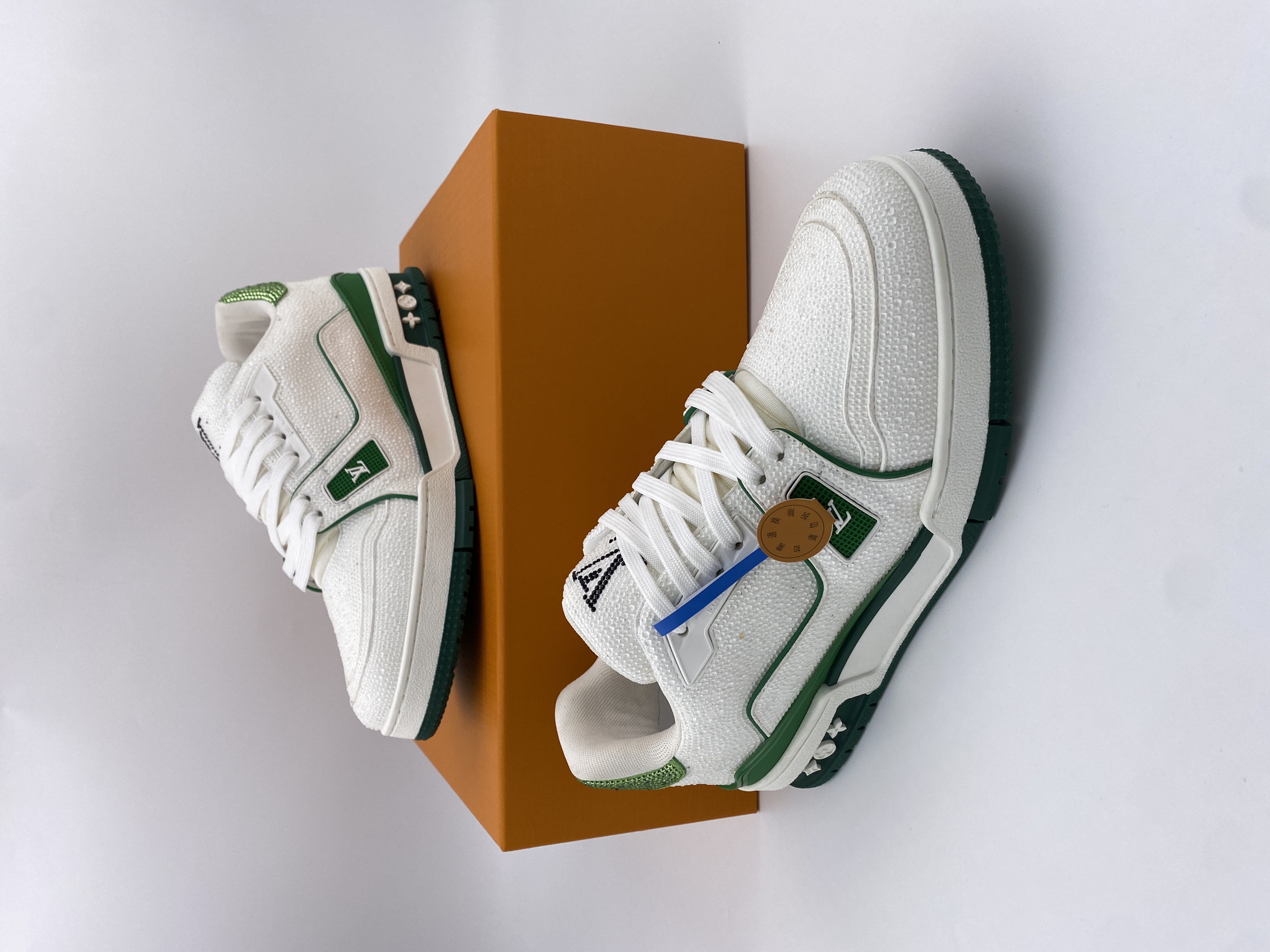 LV sneaker 2023100602