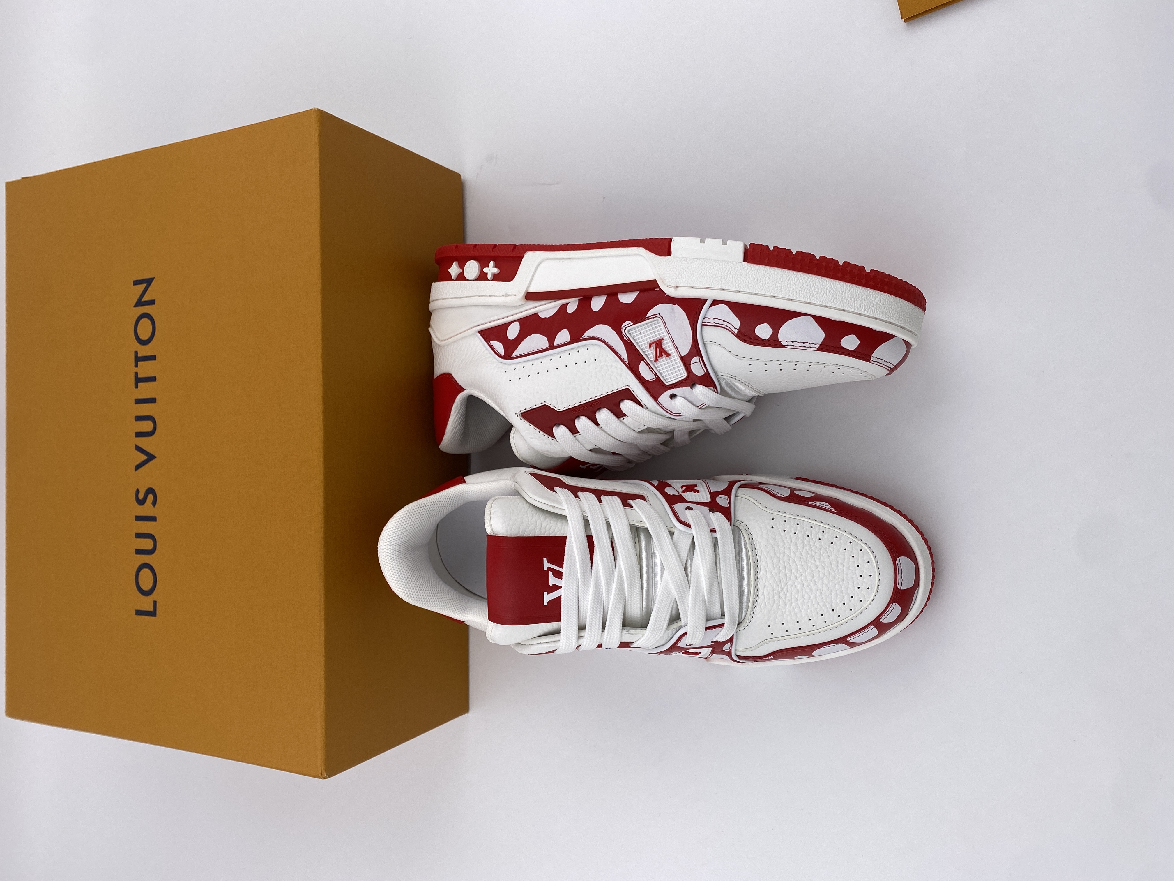 LV sneaker 2023100603