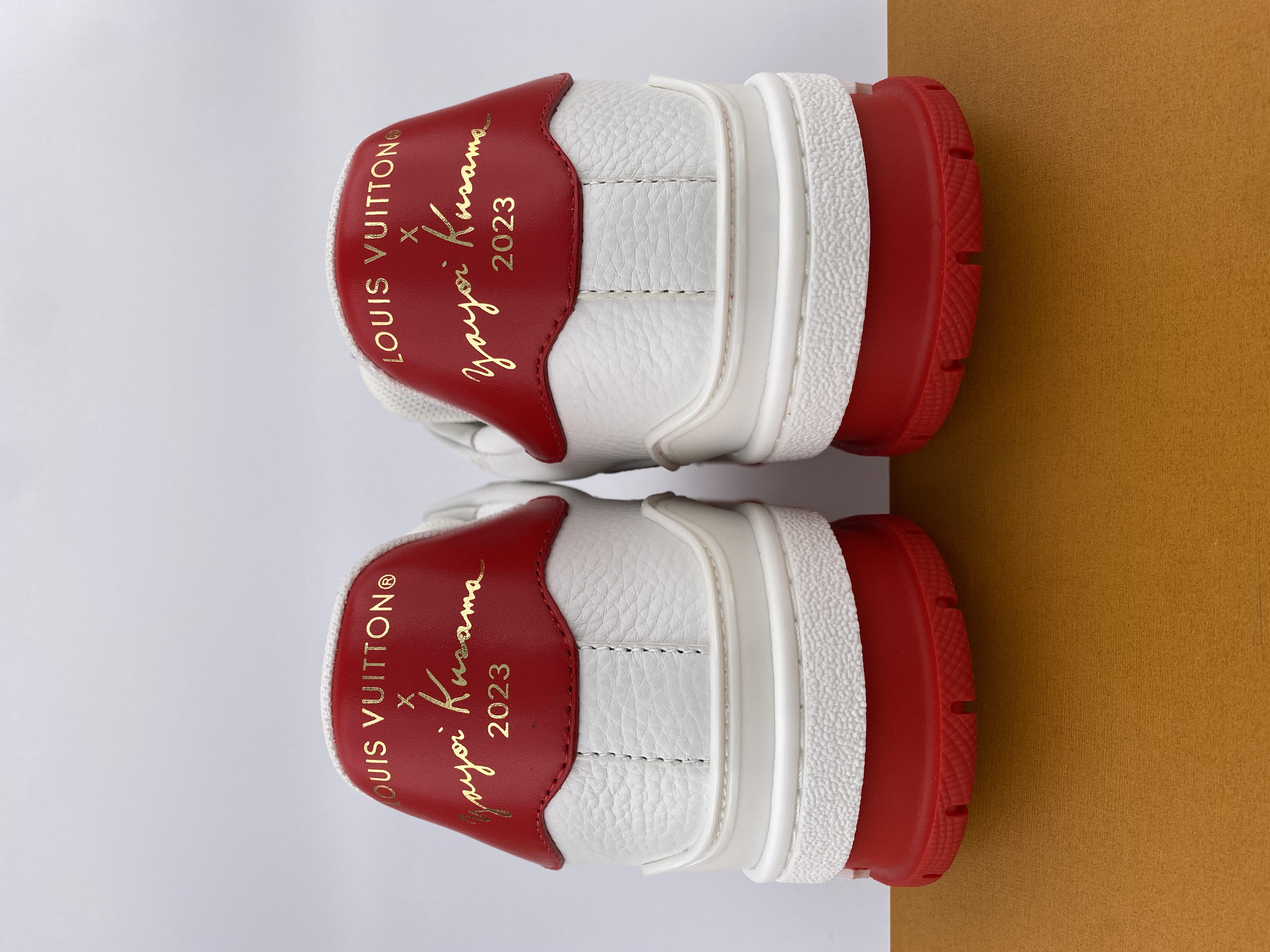 LV sneaker 2023100603
