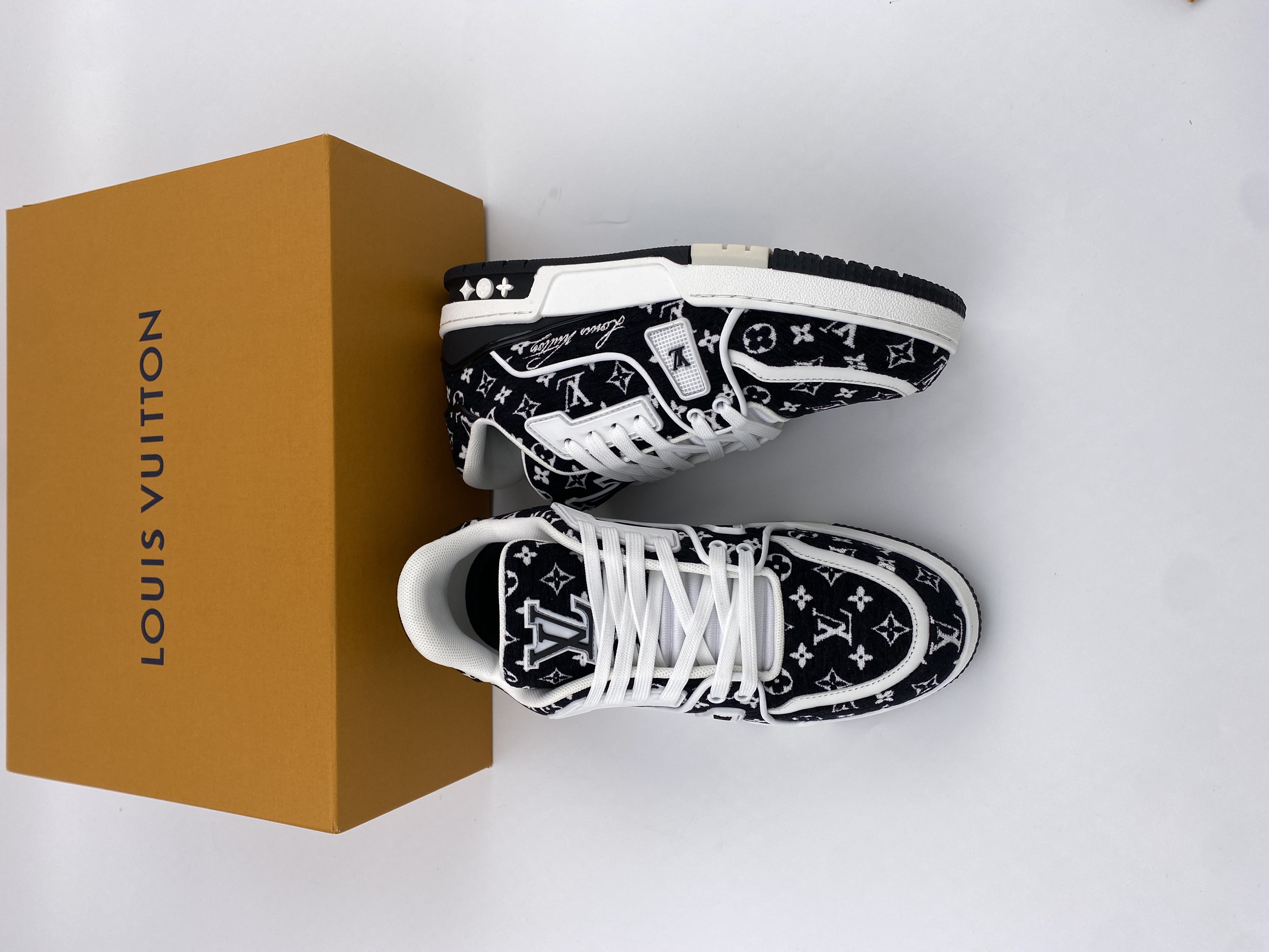 LV sneaker 2023100604