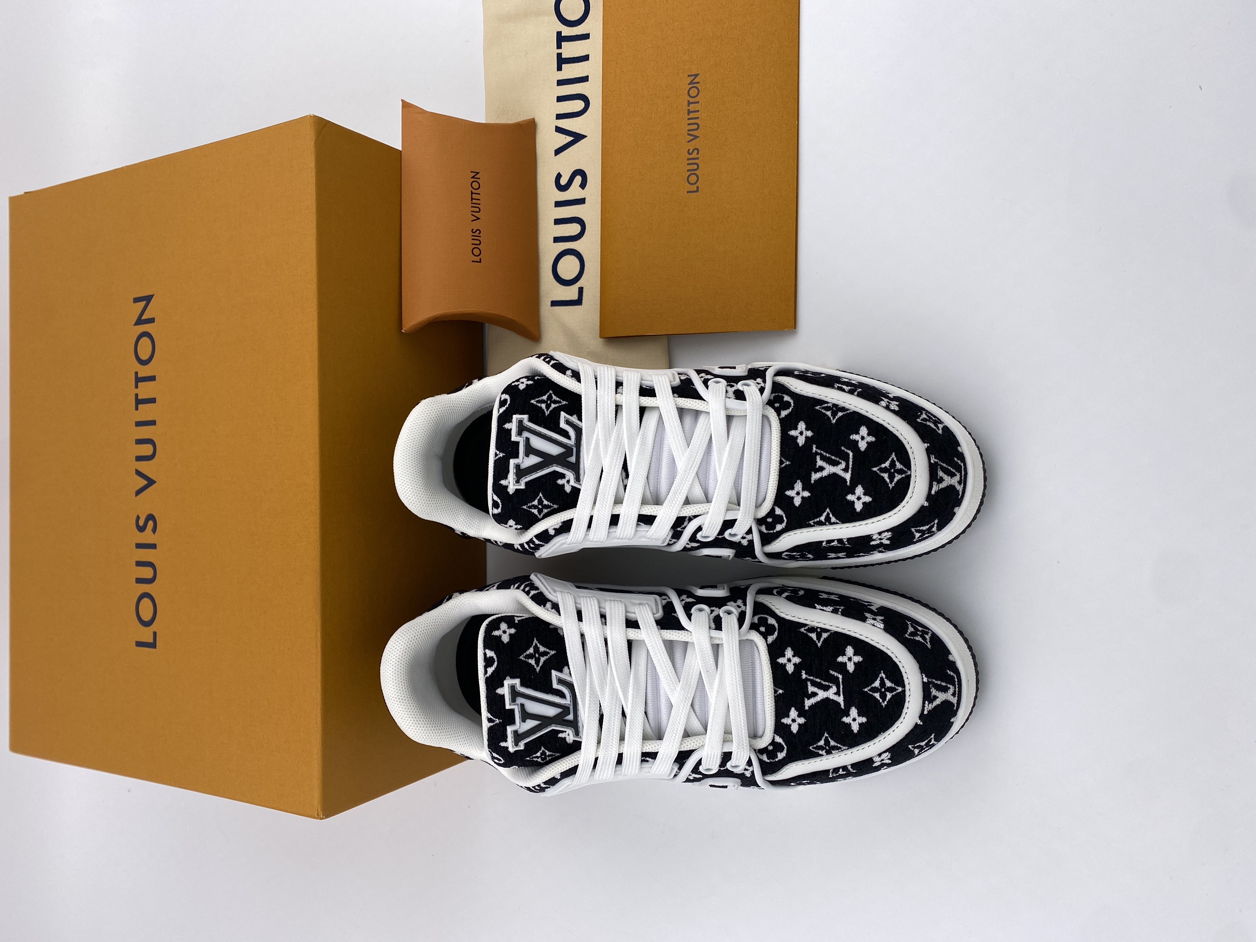 LV sneaker 2023100604