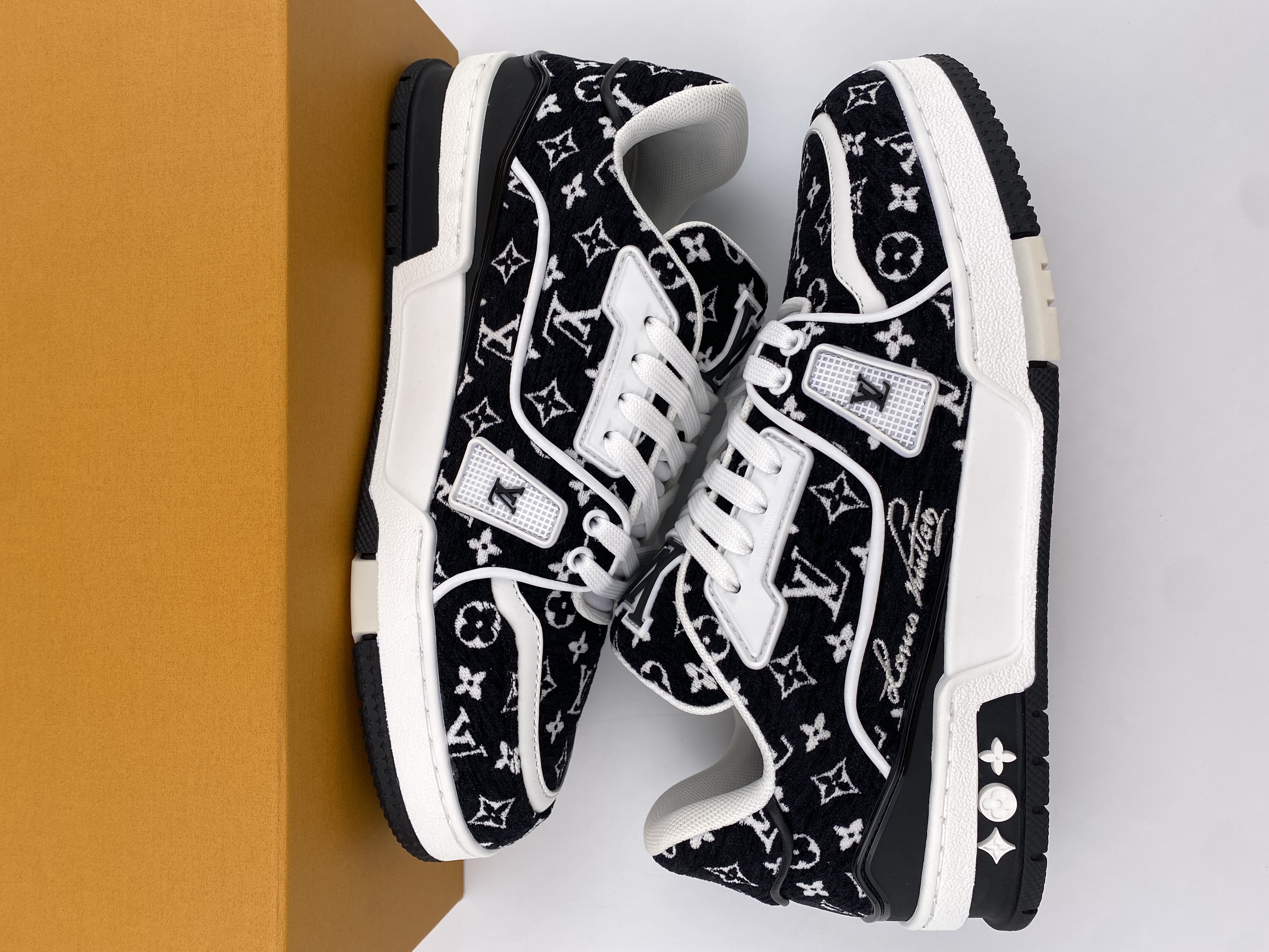 LV sneaker 2023100604