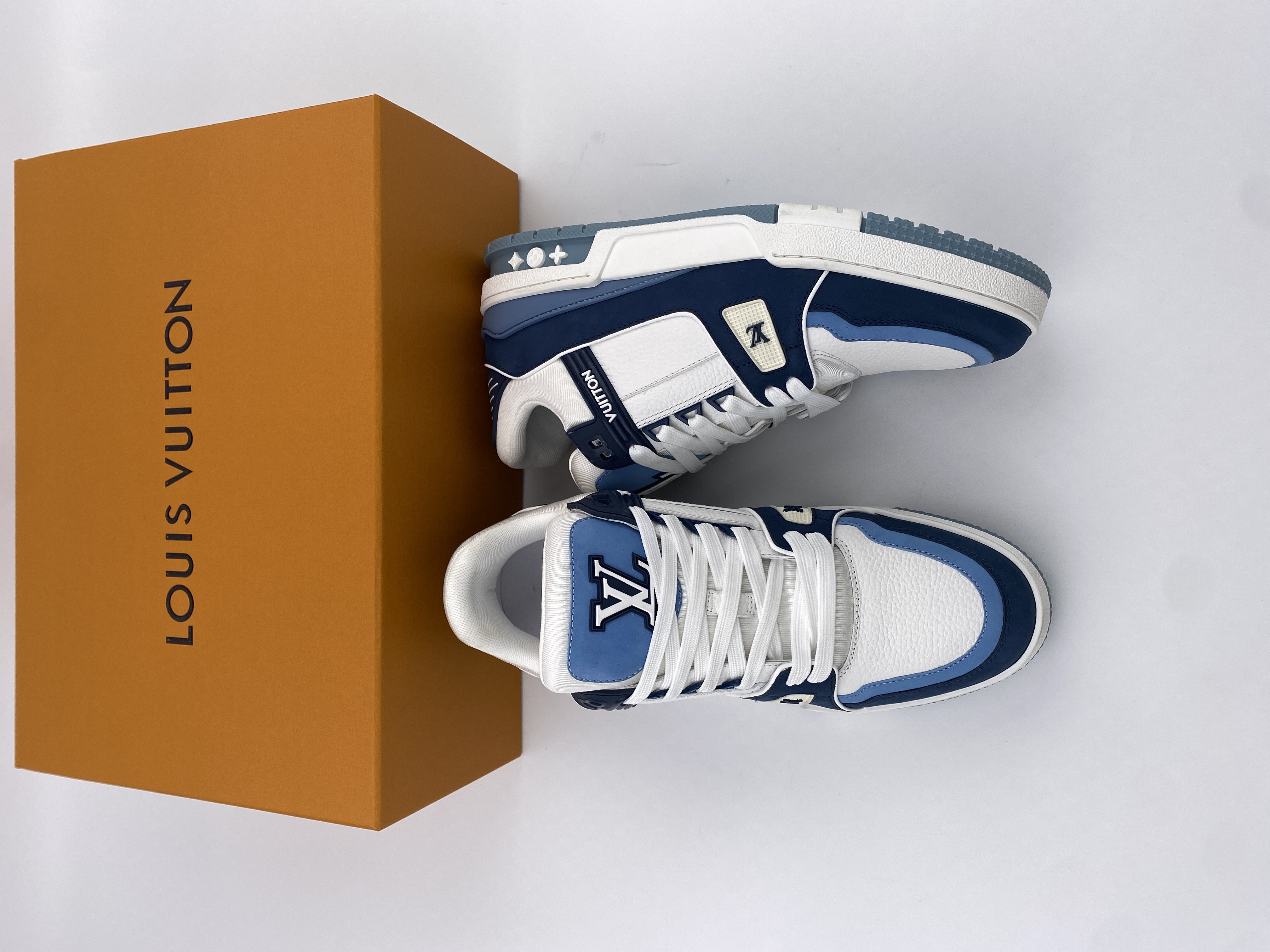 LV sneaker 2023100605