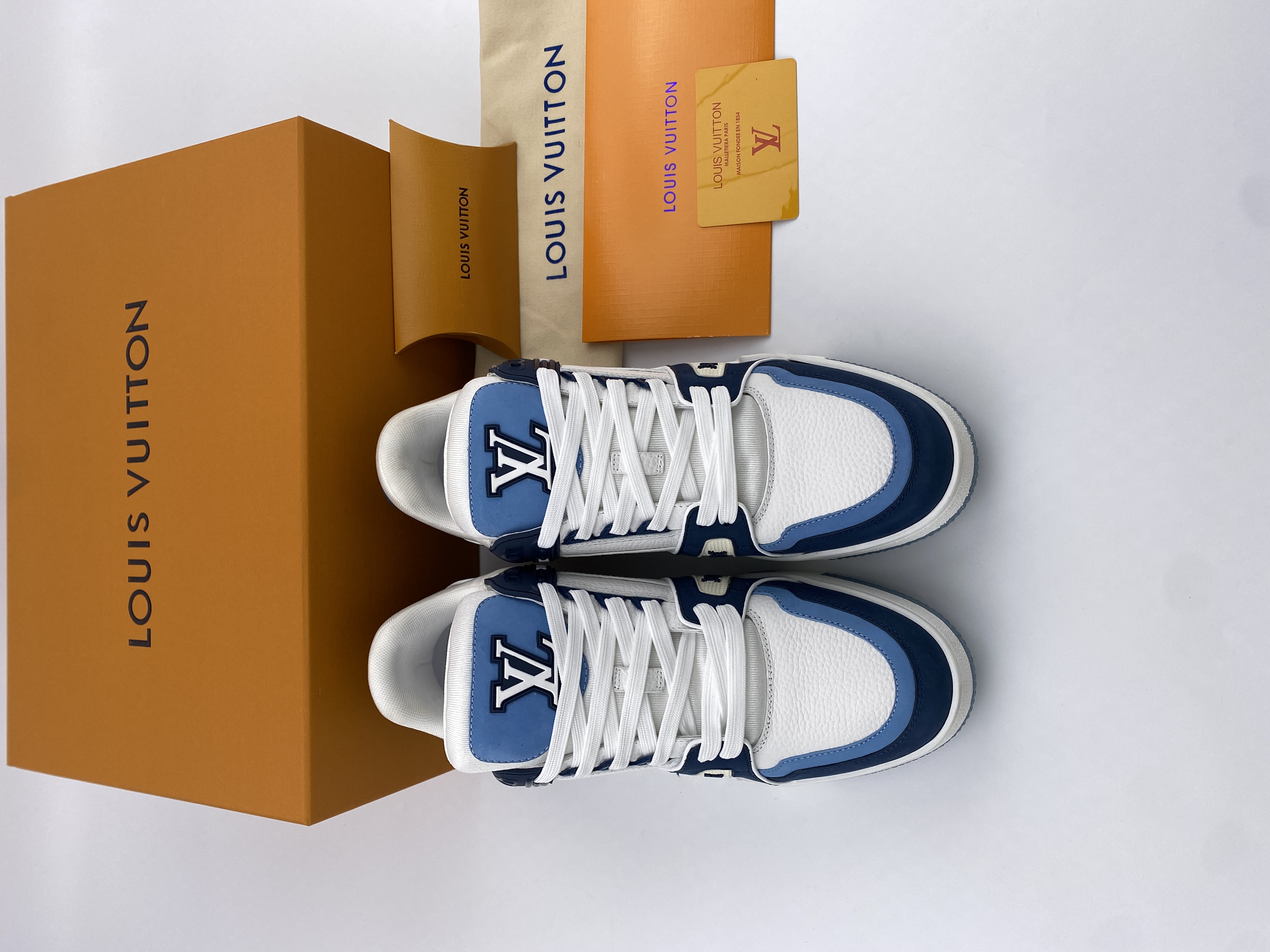 LV sneaker 2023100605