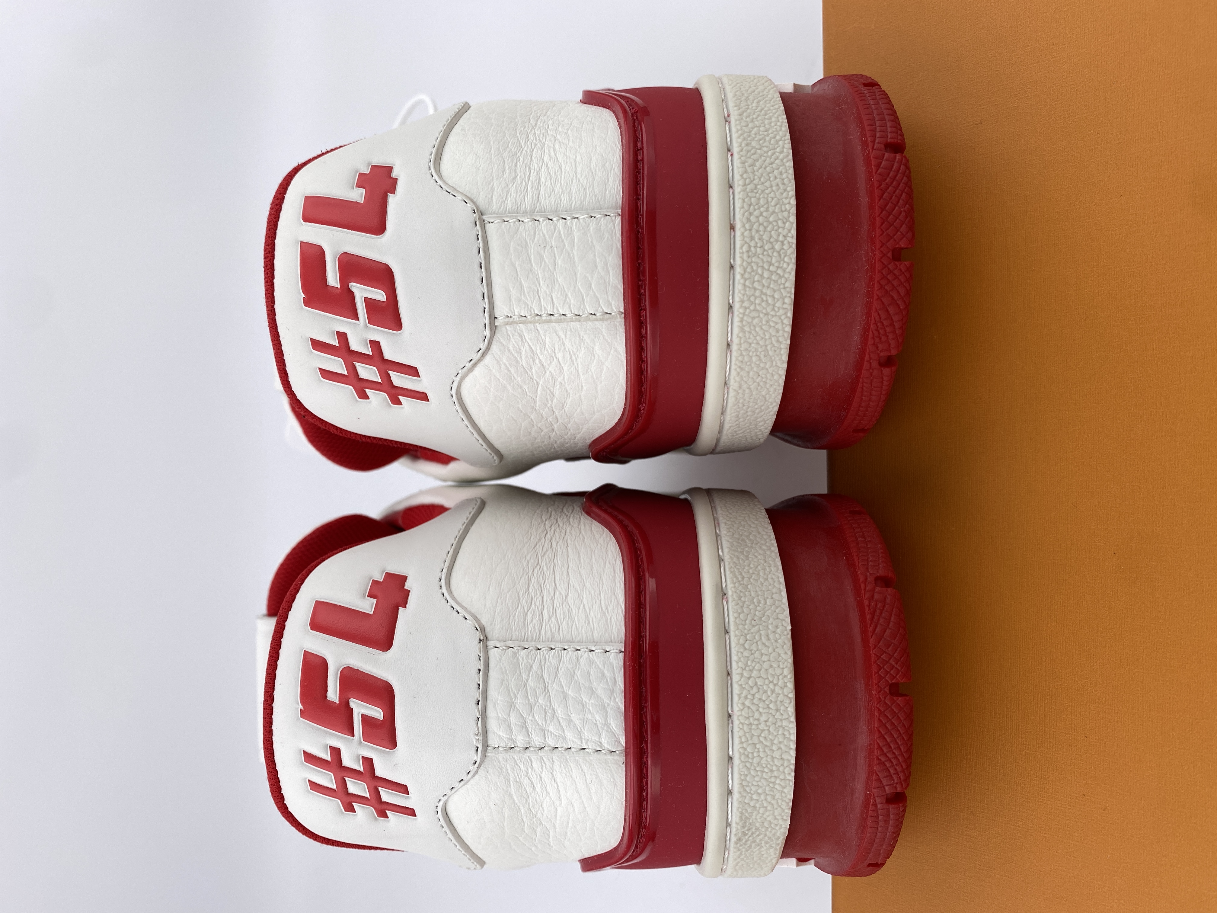 LV sneaker 2023100606