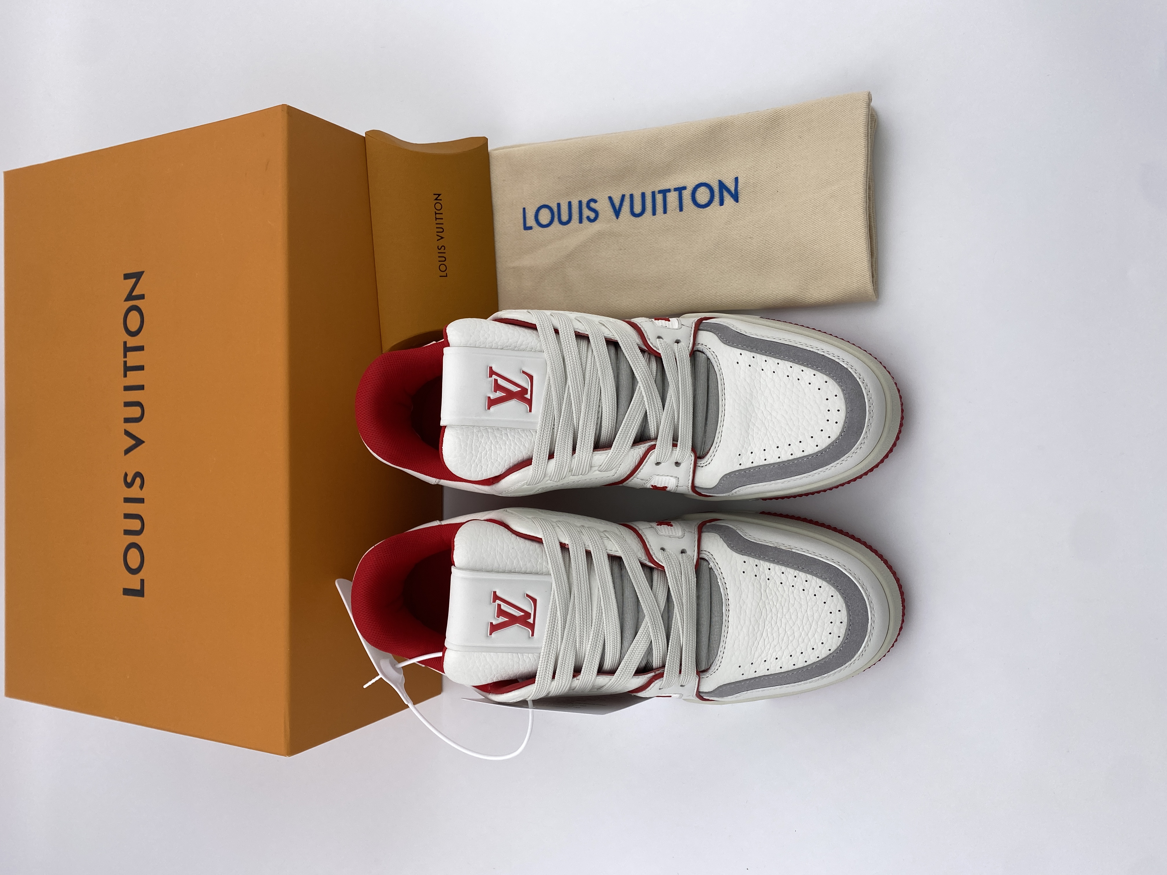 LV sneaker 2023100606