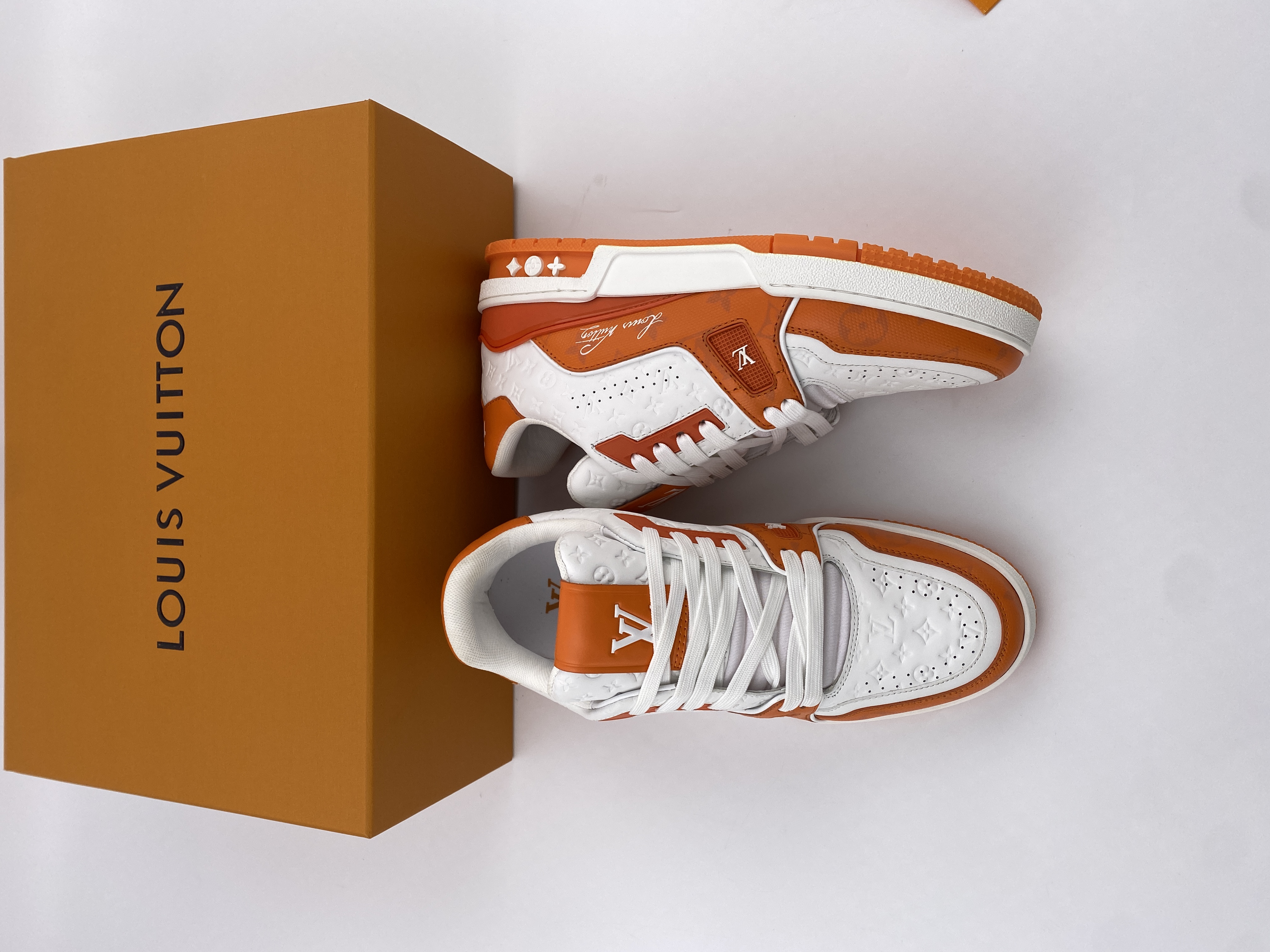 LV sneaker 2023100607