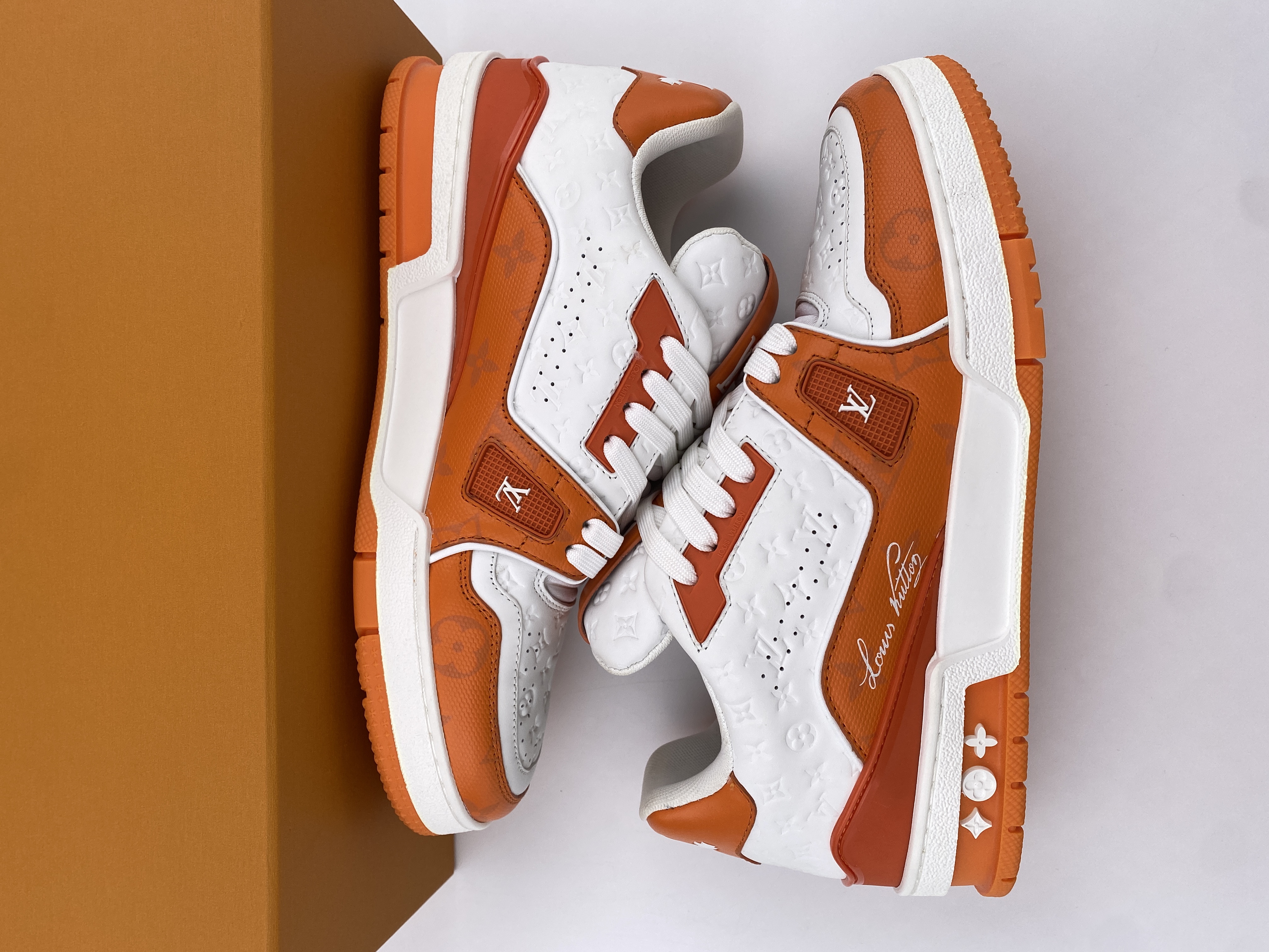 LV sneaker 2023100607