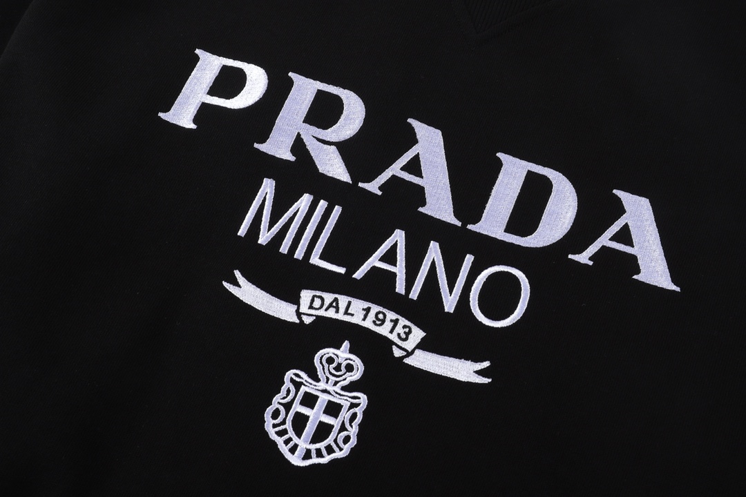 Pra*a sweater 2023101001