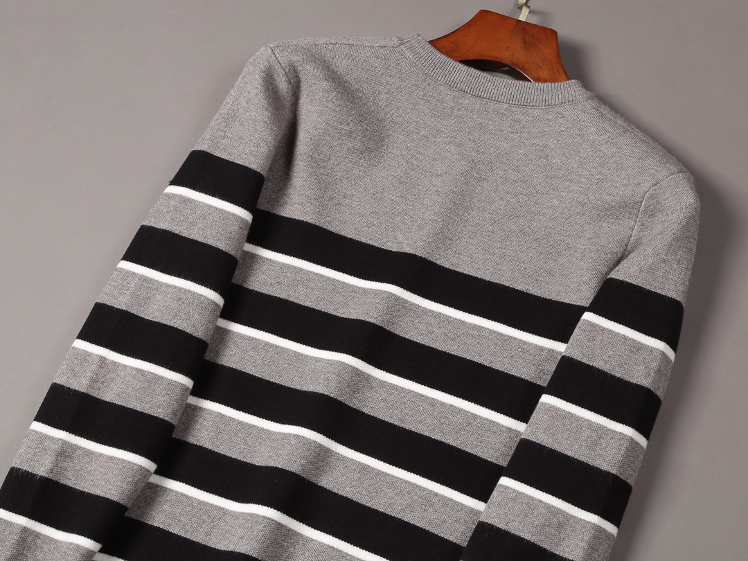 D*or sweater 2023101011