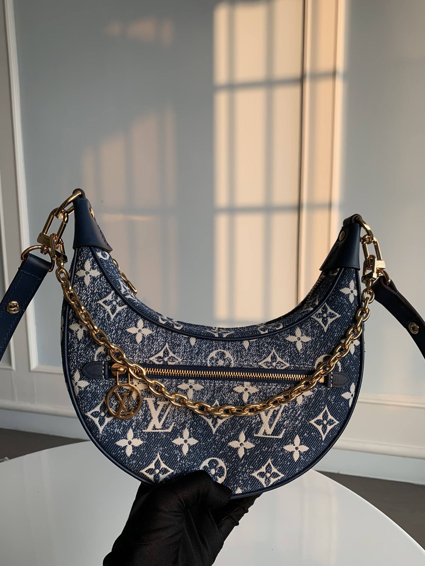 LV M81166 Loop bag 23*13*6cm