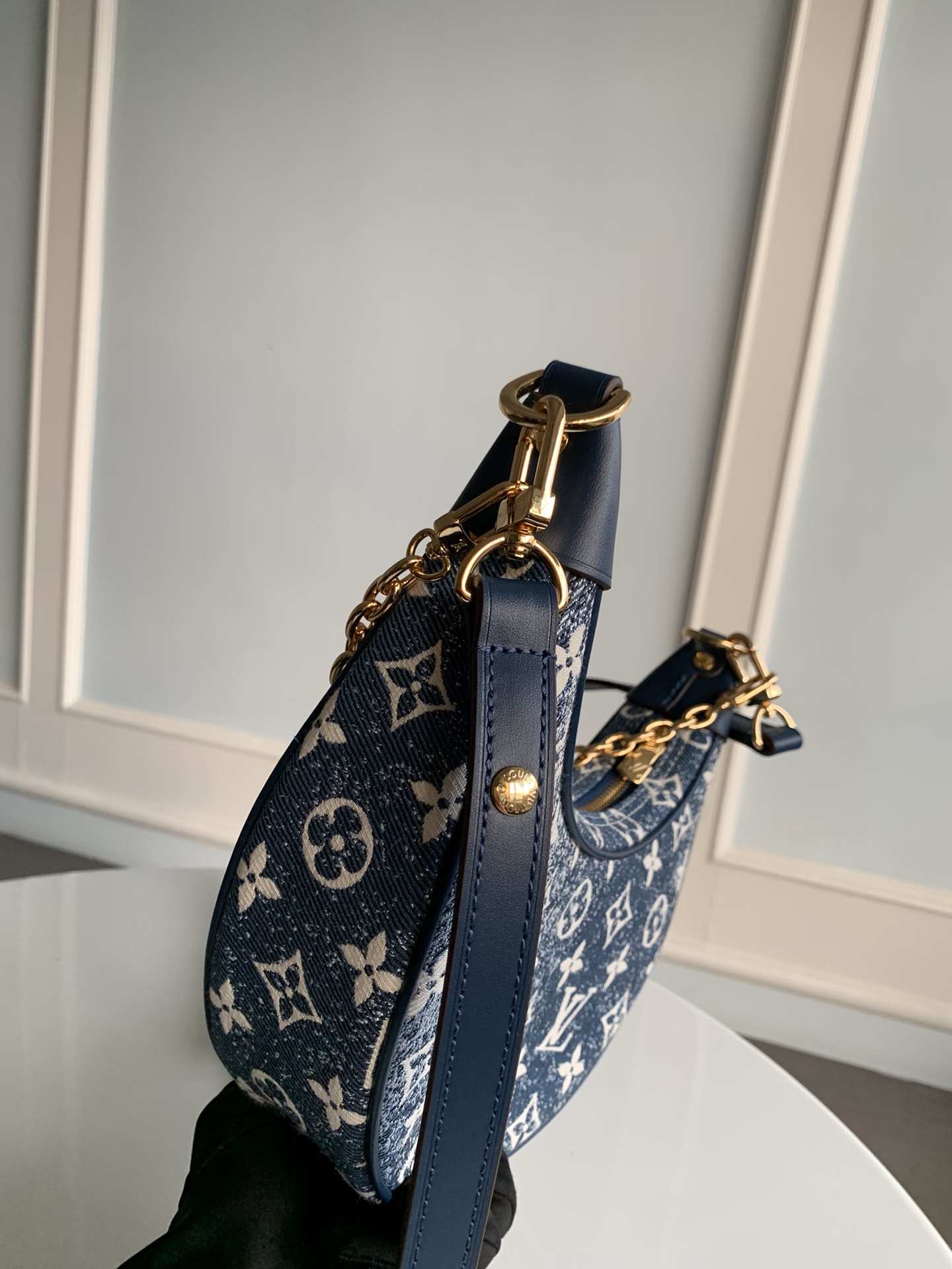 LV M81166 Loop bag 23*13*6cm
