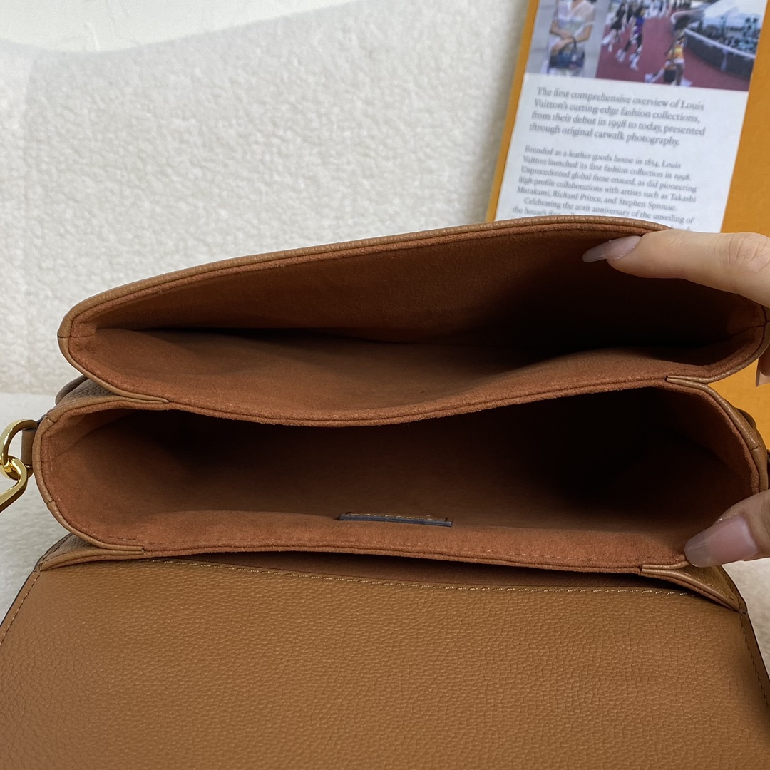 LV OXFORD bag 22*16*9.5cm 2023101601