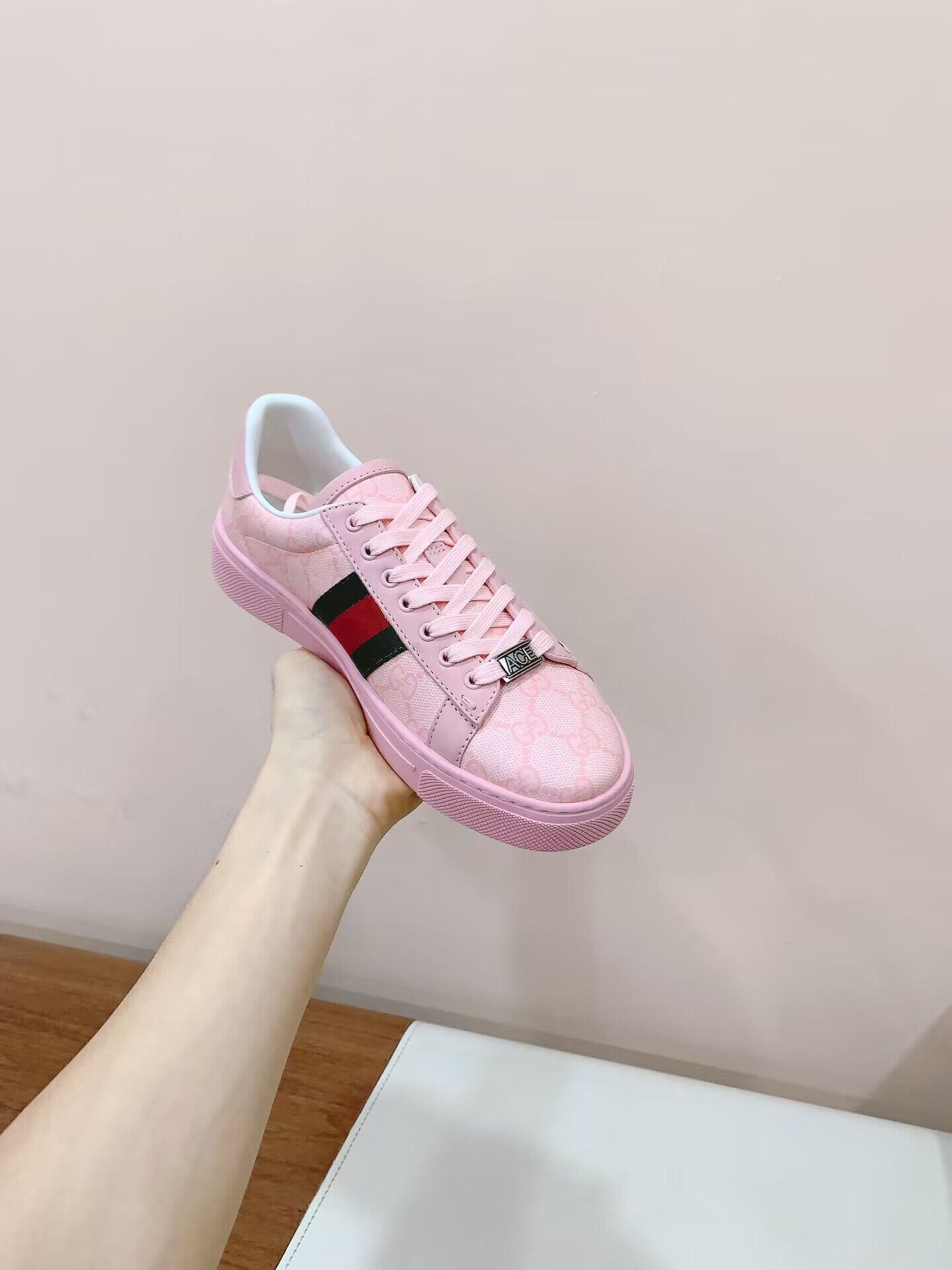 G*u*i sneaker 2023101901