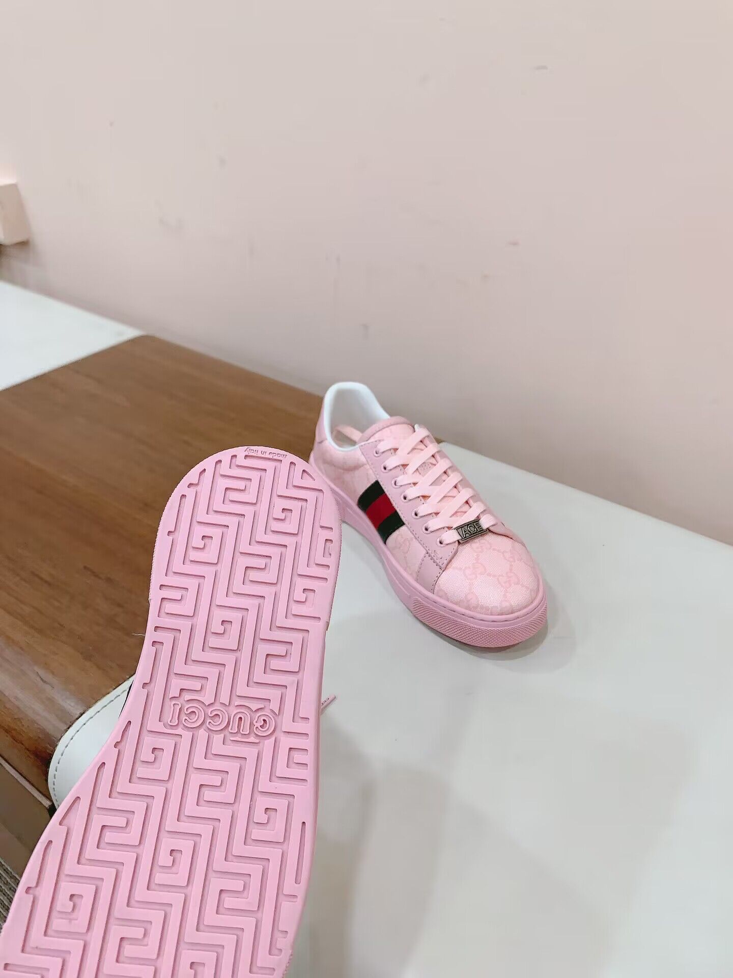 G*u*i sneaker 2023101901