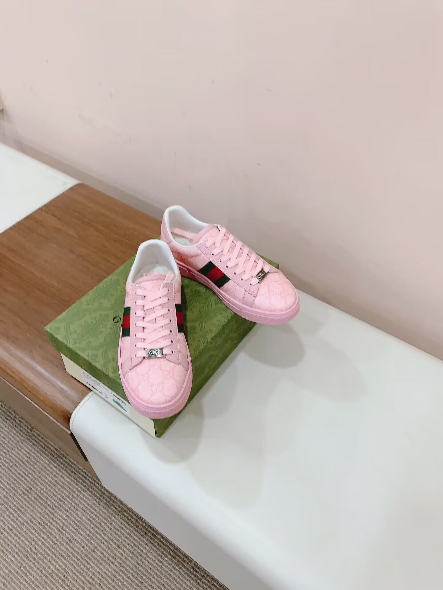 G*u*i sneaker 2023101901