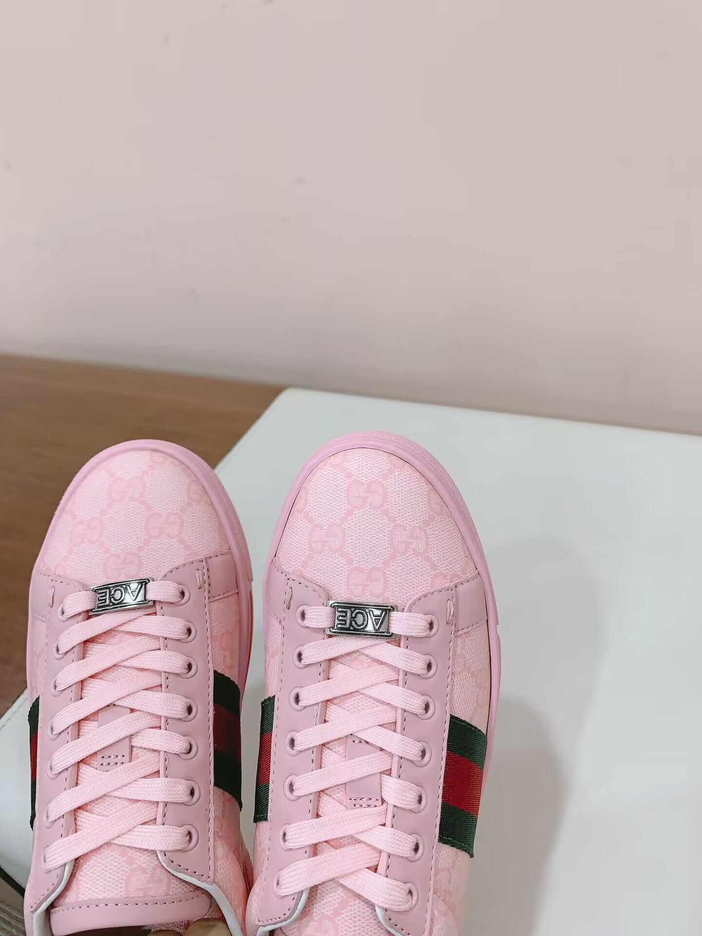 G*u*i sneaker 2023101901