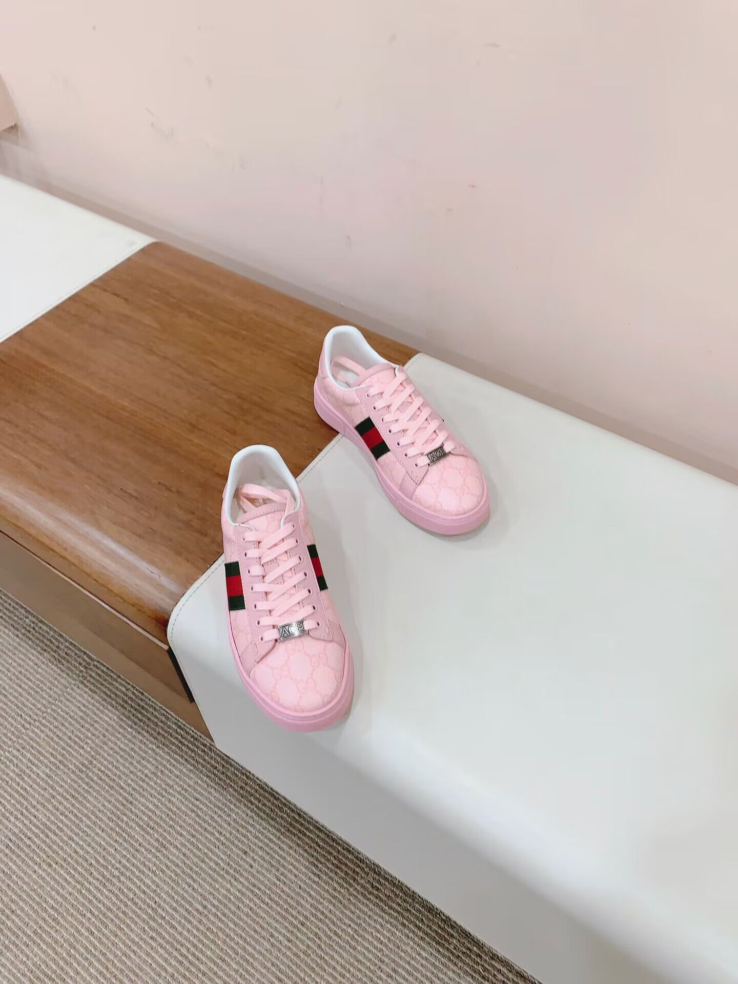 G*u*i sneaker 2023101901