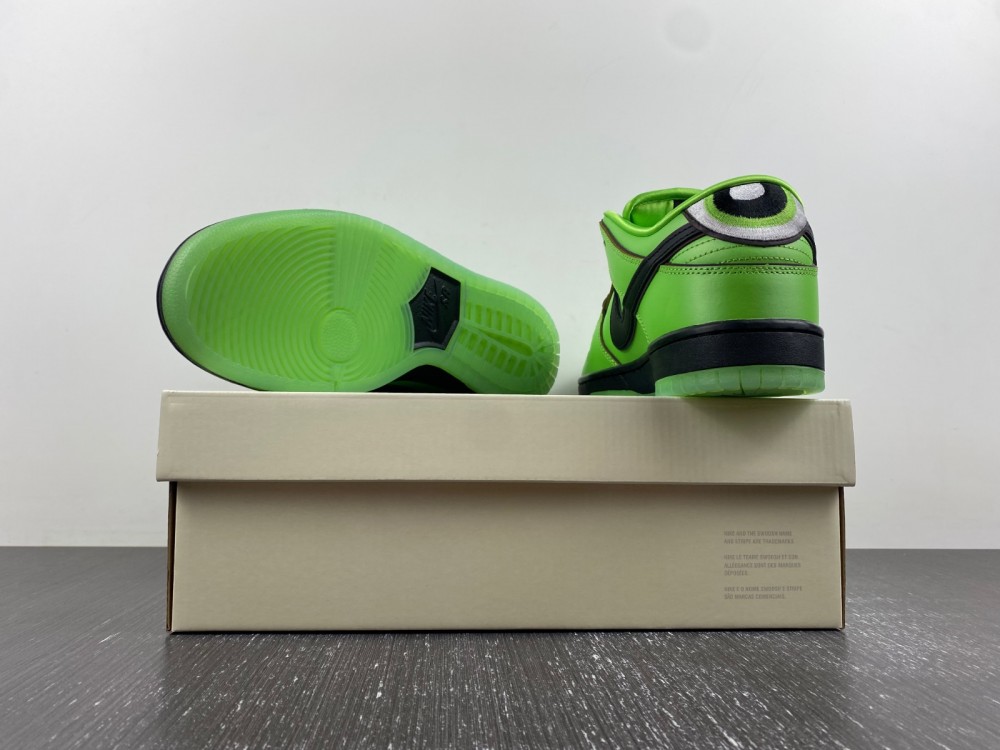 The Powerpuff Girls x Dunk Low Pro SB QS Buttercup FZ8319-300