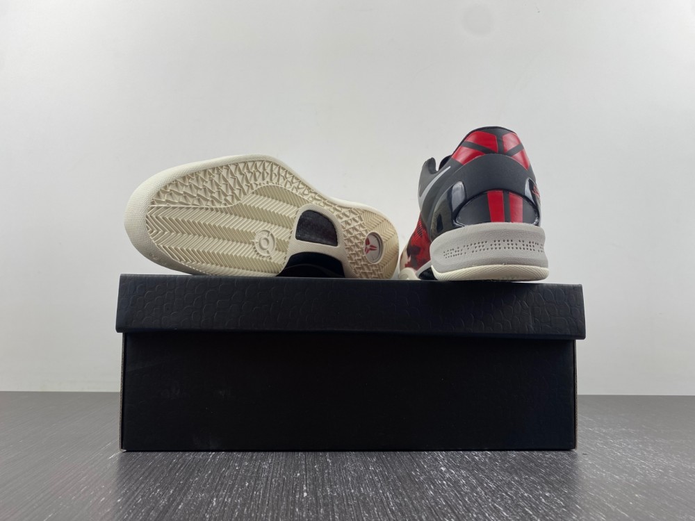 ike Kobe 8 Milk Snake 555035-601