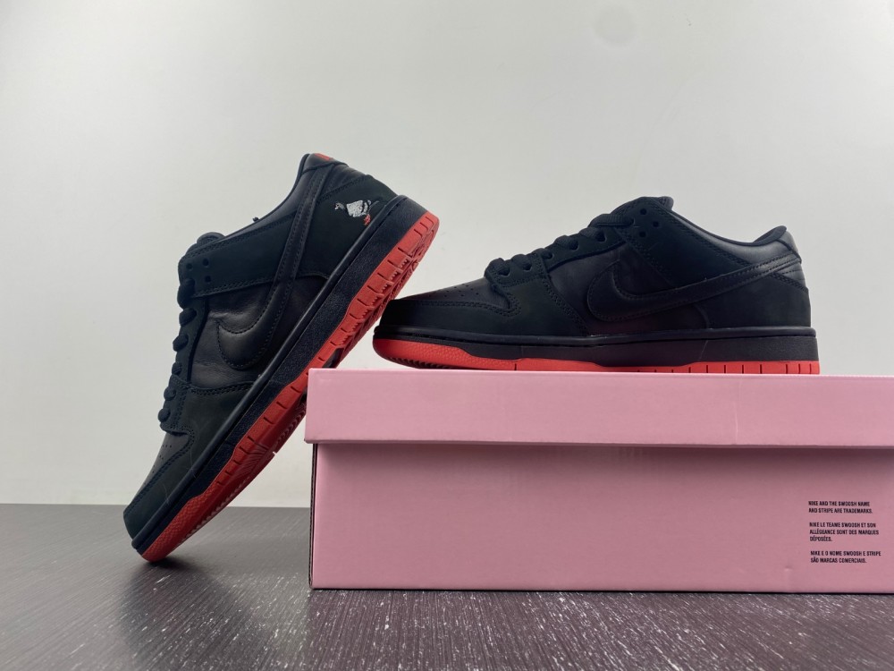 Nike SB Dunk Low Black Pigeon  883232-008