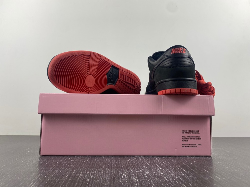 Nike SB Dunk Low Black Pigeon  883232-008