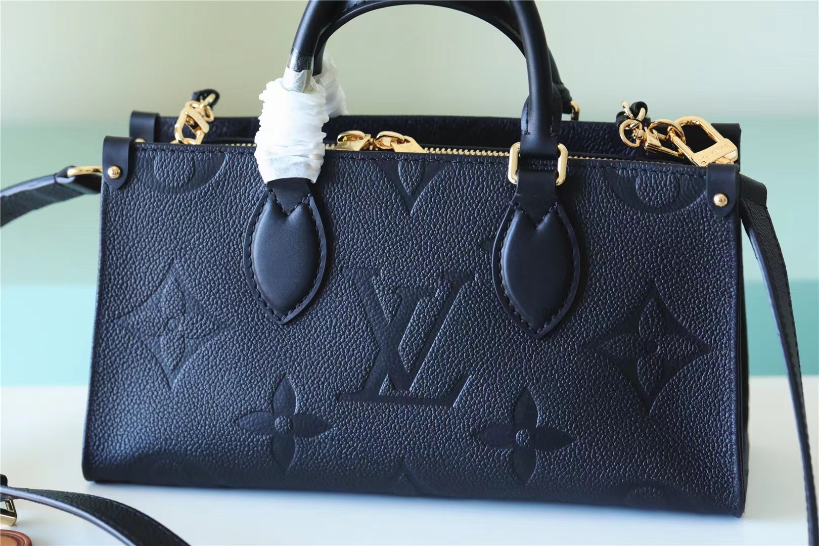 LV Onthego black 25*13*10CM 2023110901