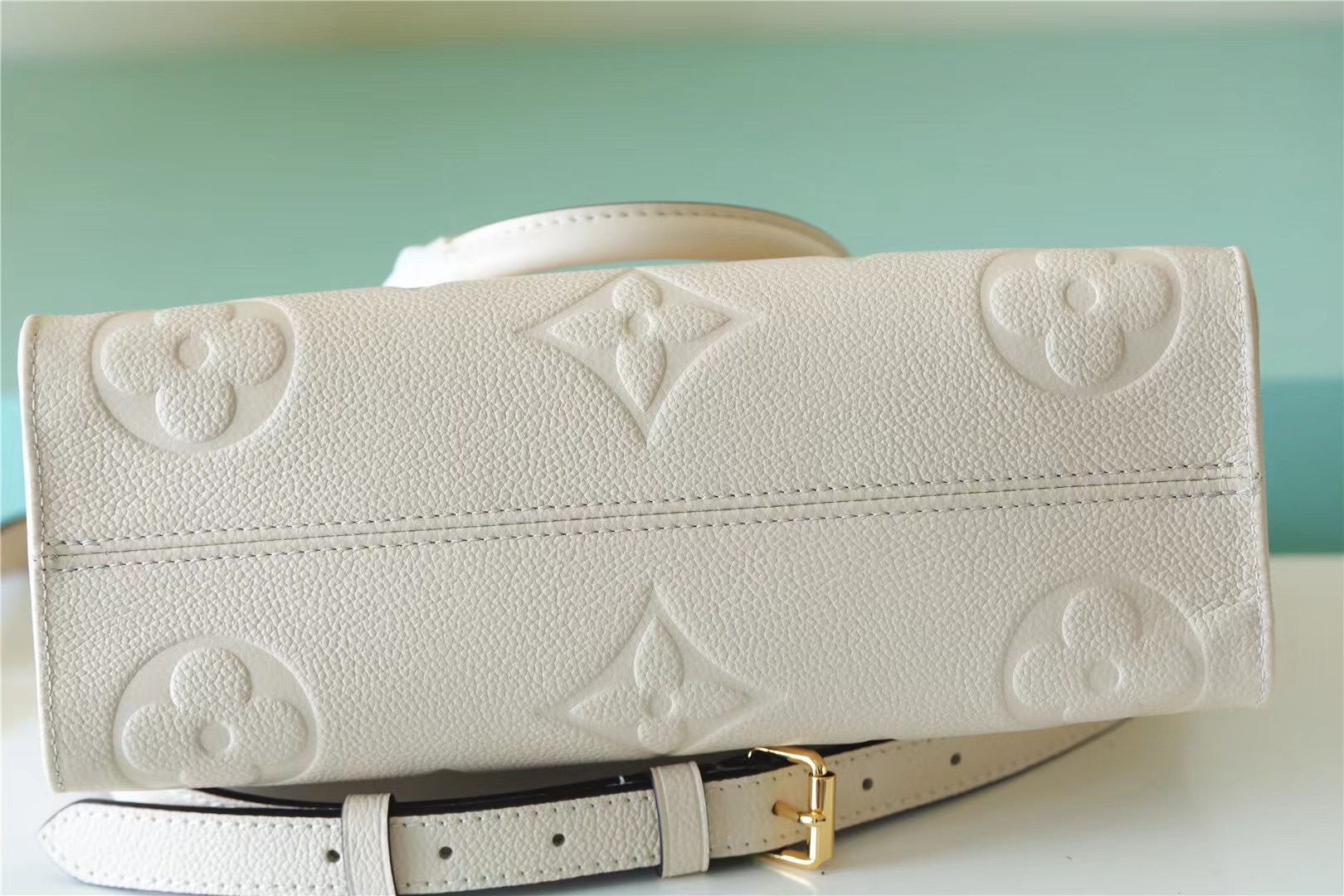 LV Onthego 25*13*10CM 2023110902