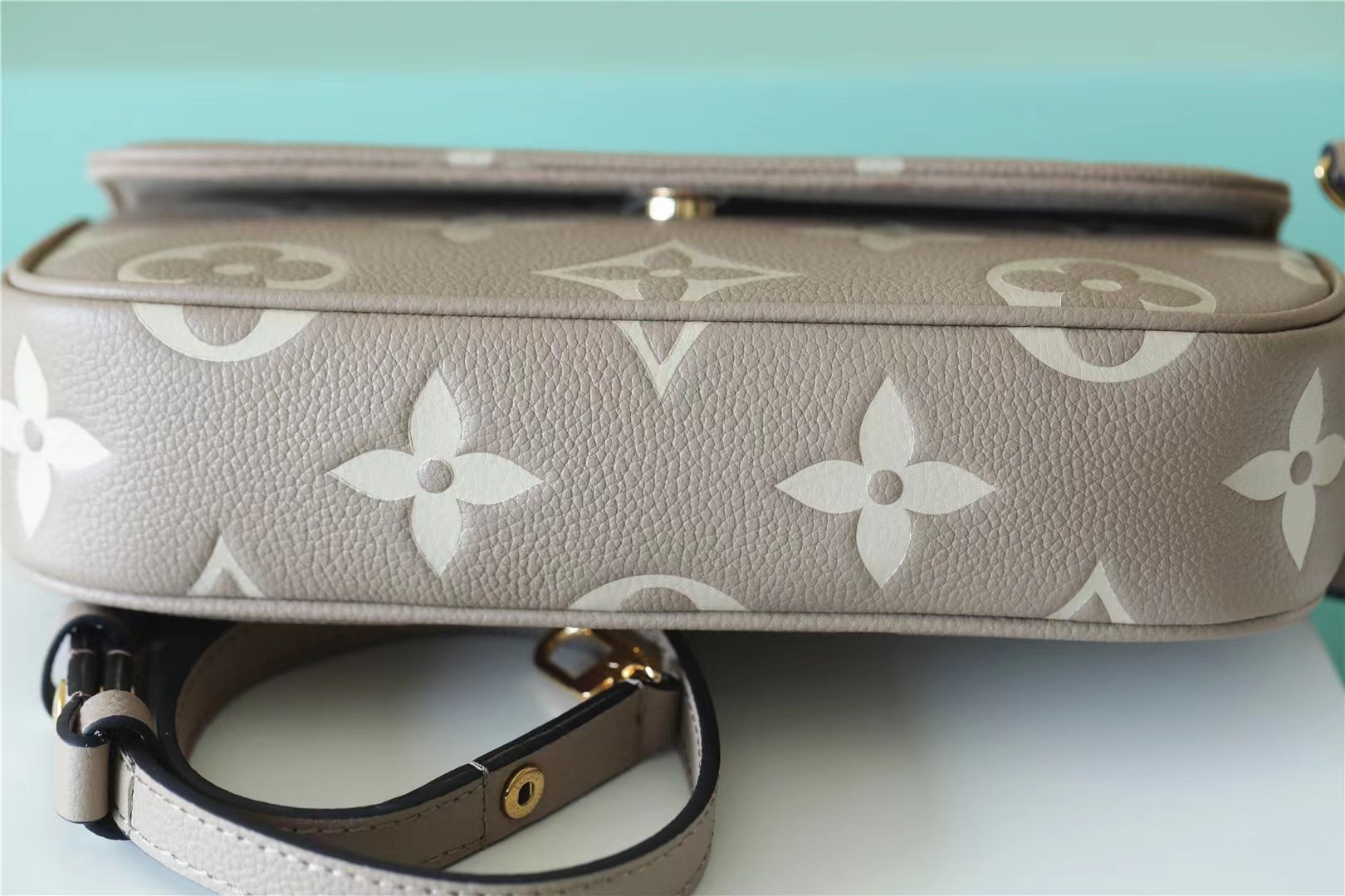 LV Wallet On Chain lvy 23.5*12*4.3CM 2023110903