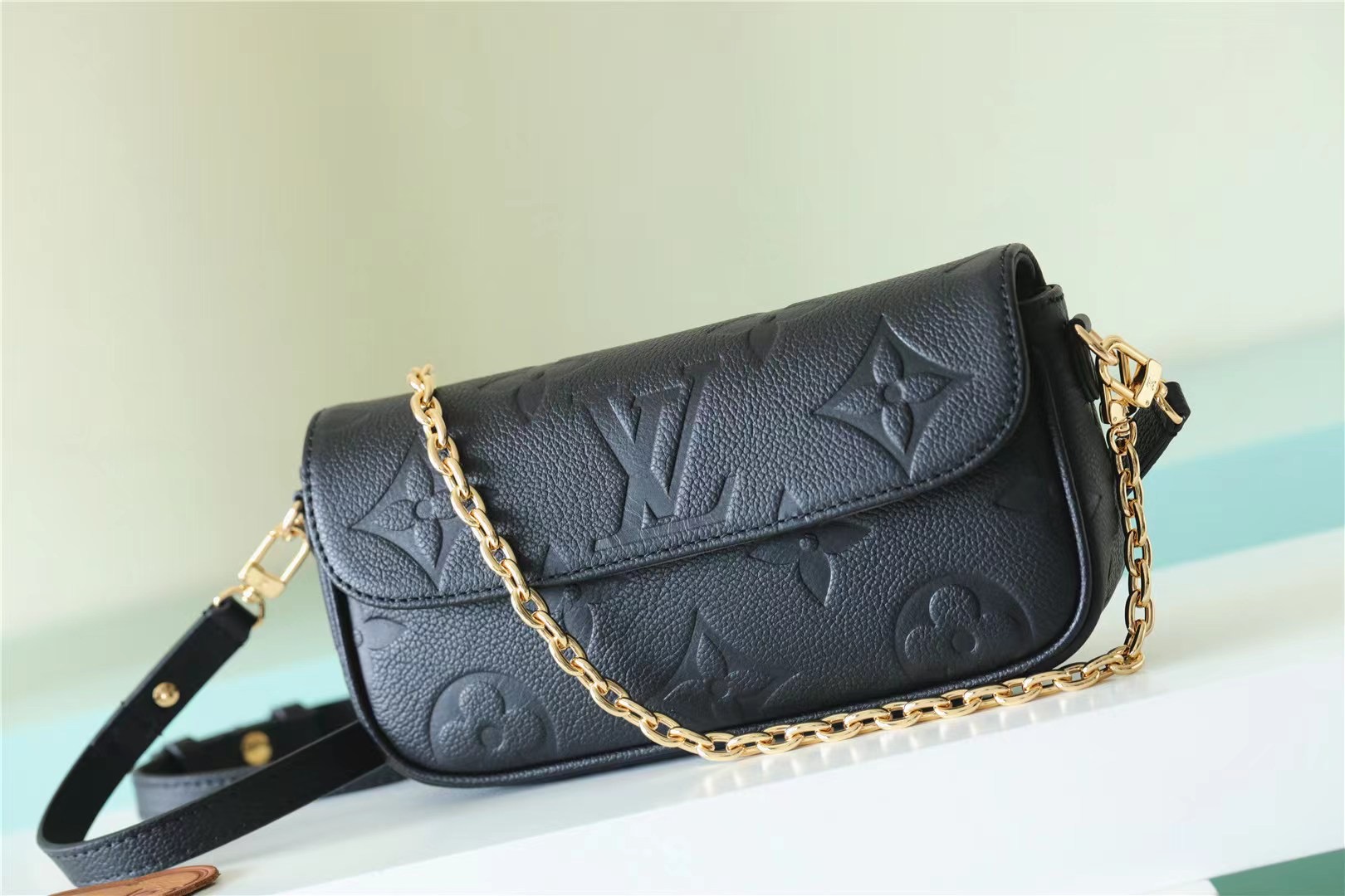 LV Wallet On Chain lvy black 23.5*12*4.3CM 2023110904