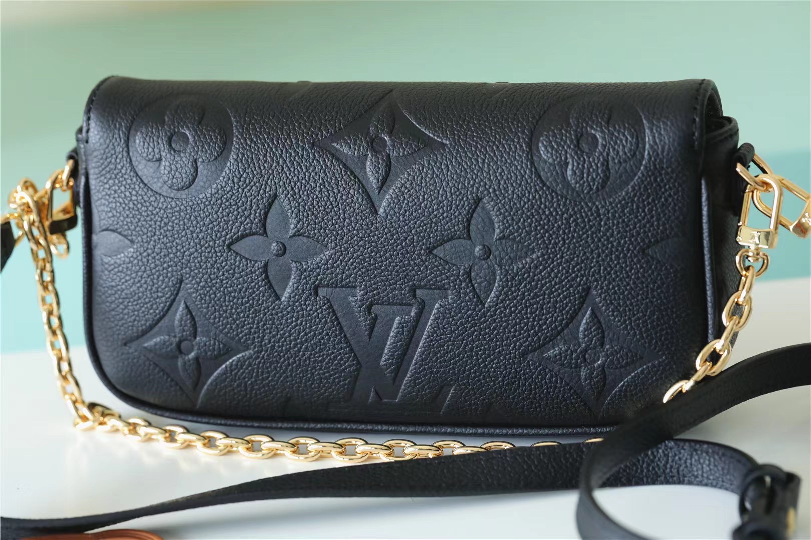 LV Wallet On Chain lvy black 23.5*12*4.3CM 2023110904