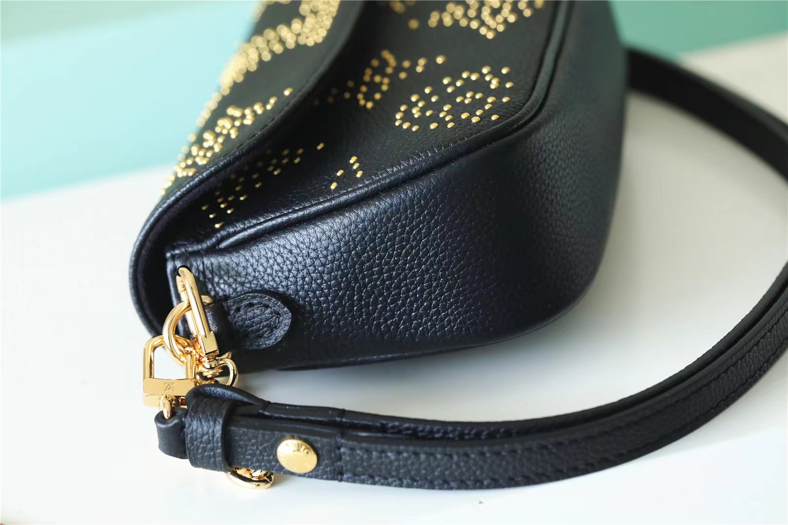 LV Wallet On Chain lvy black 23.5*12*4.3CM 2023110908