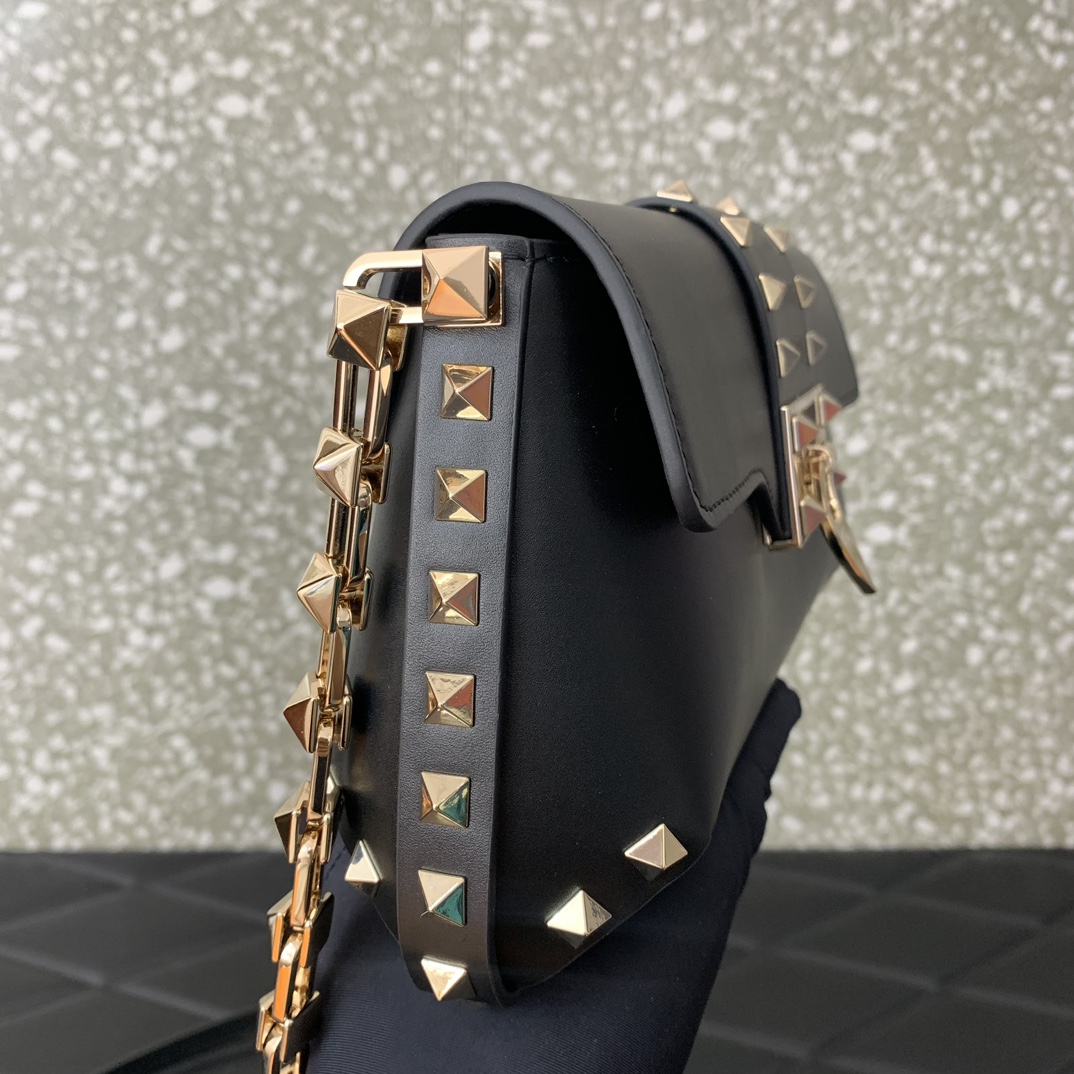 Valentino rockstud bag 26*13*7CM 2023111701