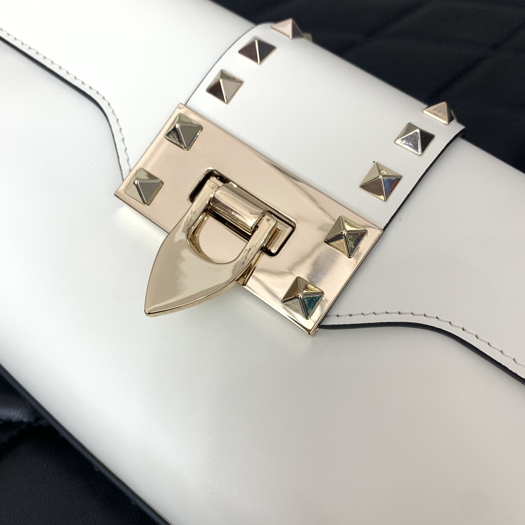 Valentino rockstud bag 26*13*7CM  white 2023111703