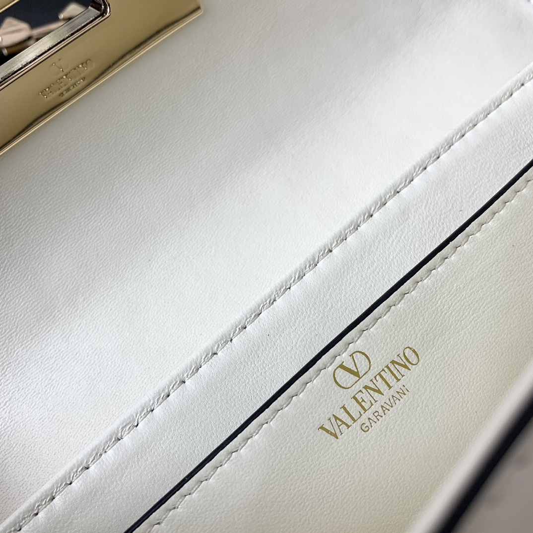 Valentino rockstud bag 26*13*7CM  white 2023111703