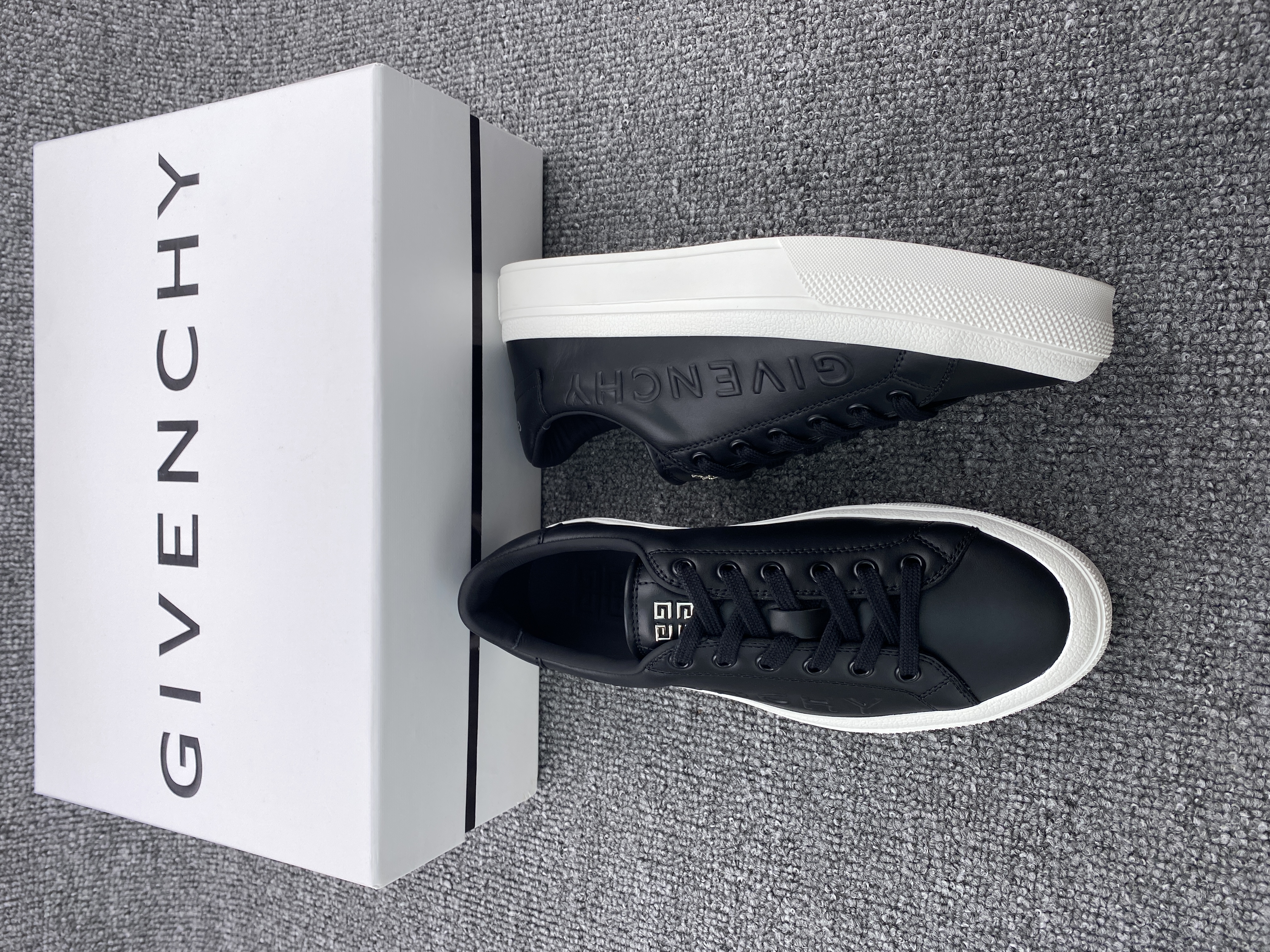 Givenchy sneaker 2023112101