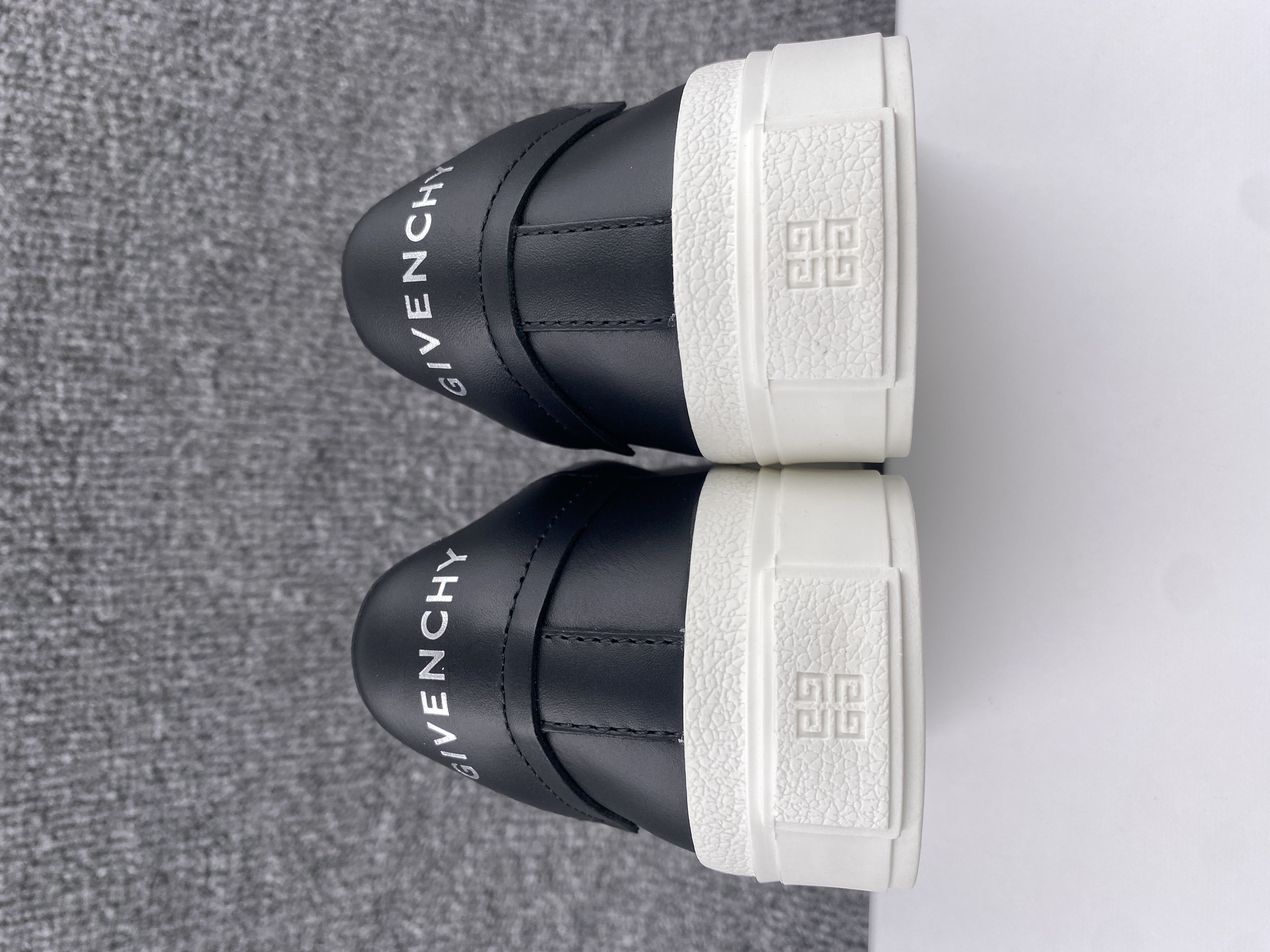 Givenchy sneaker 2023112101
