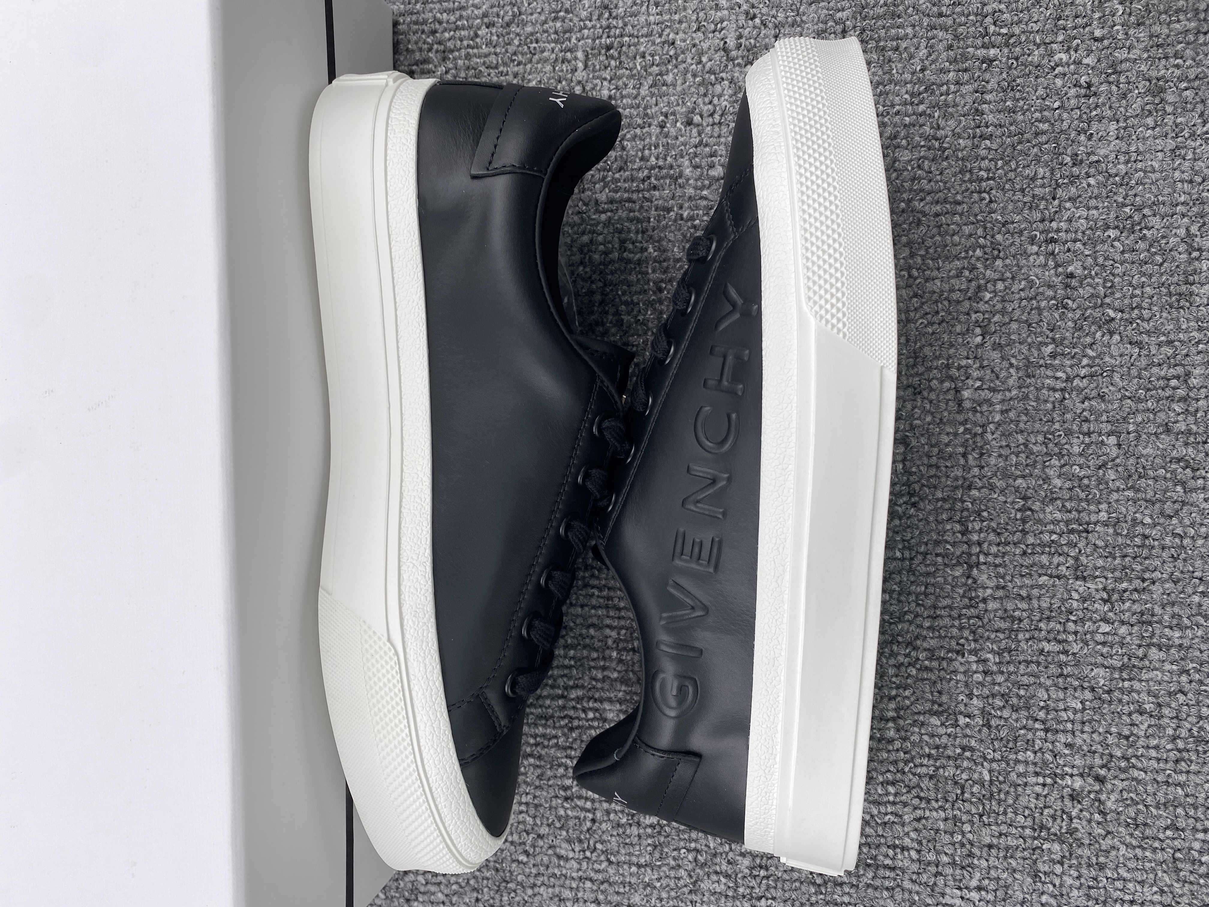 Givenchy sneaker 2023112101
