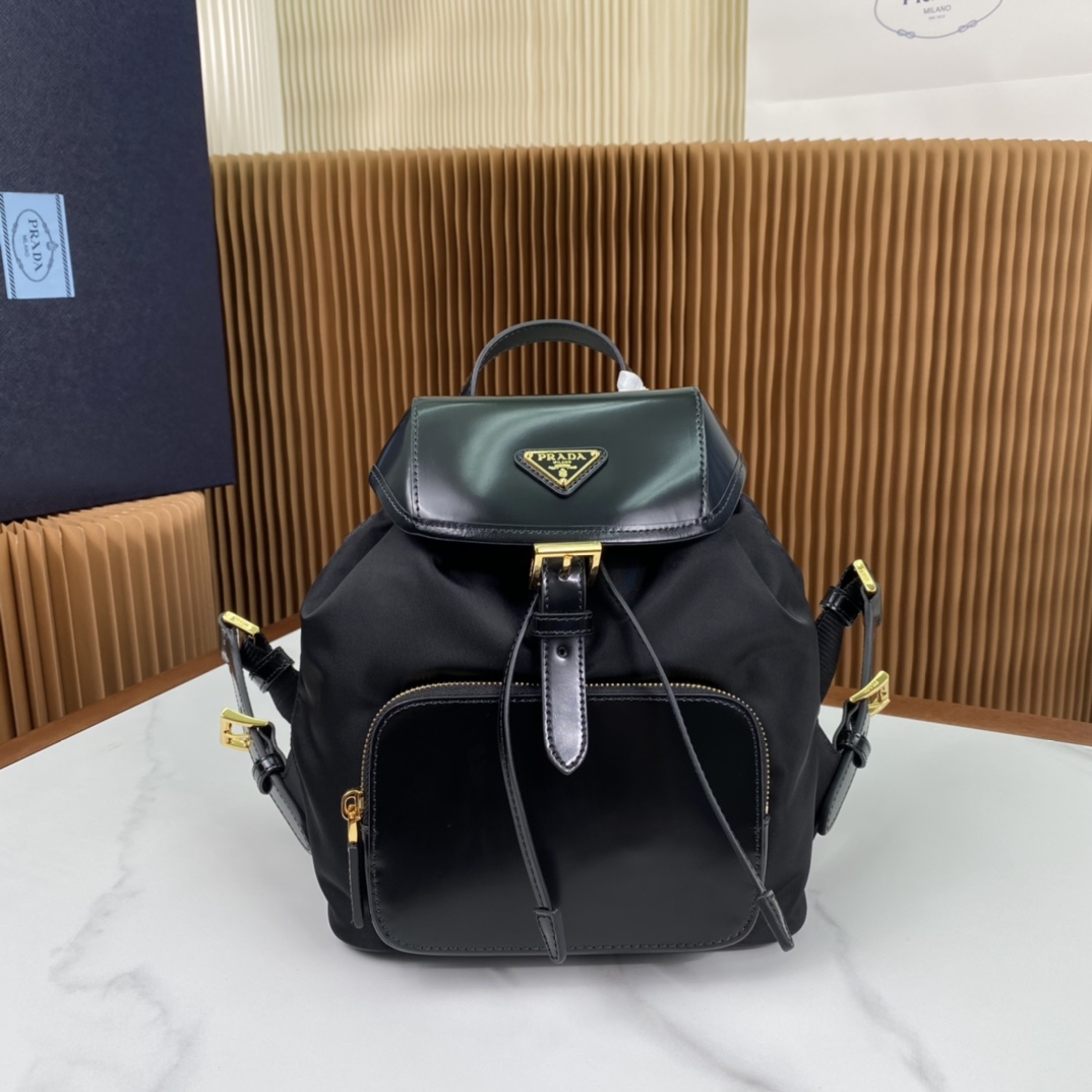 Pra*a backpack bag 20.5*25*11.5cm