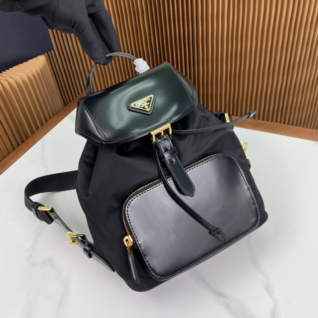 Pra*a backpack bag 20.5*25*11.5cm