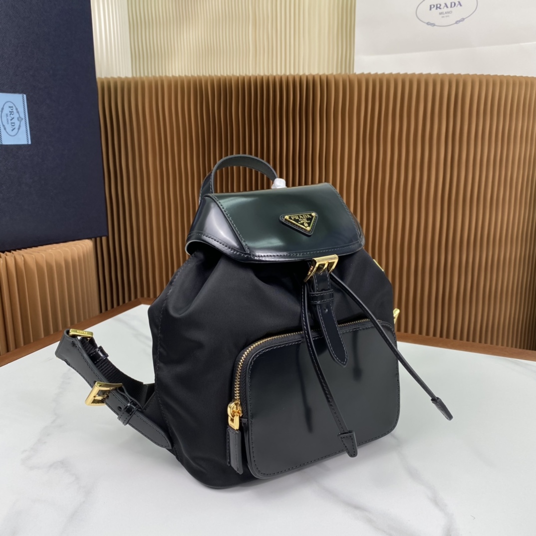 Pra*a backpack bag 20.5*25*11.5cm