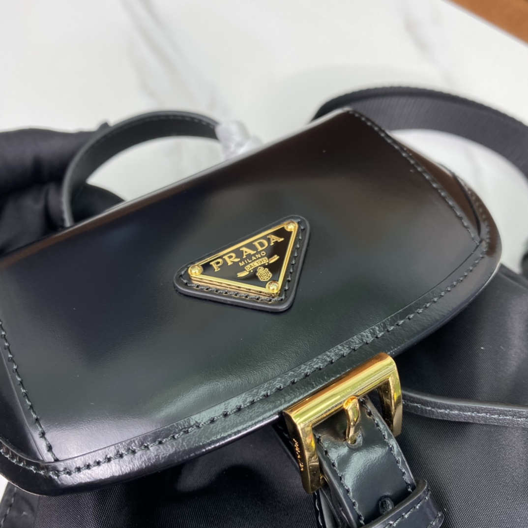 Pra*a backpack bag 20.5*25*11.5cm