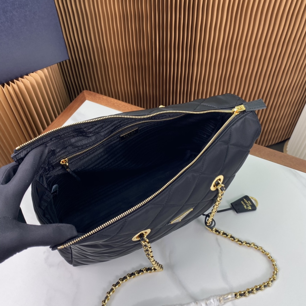 Pra*a vintage bag 35*25*9.5cm