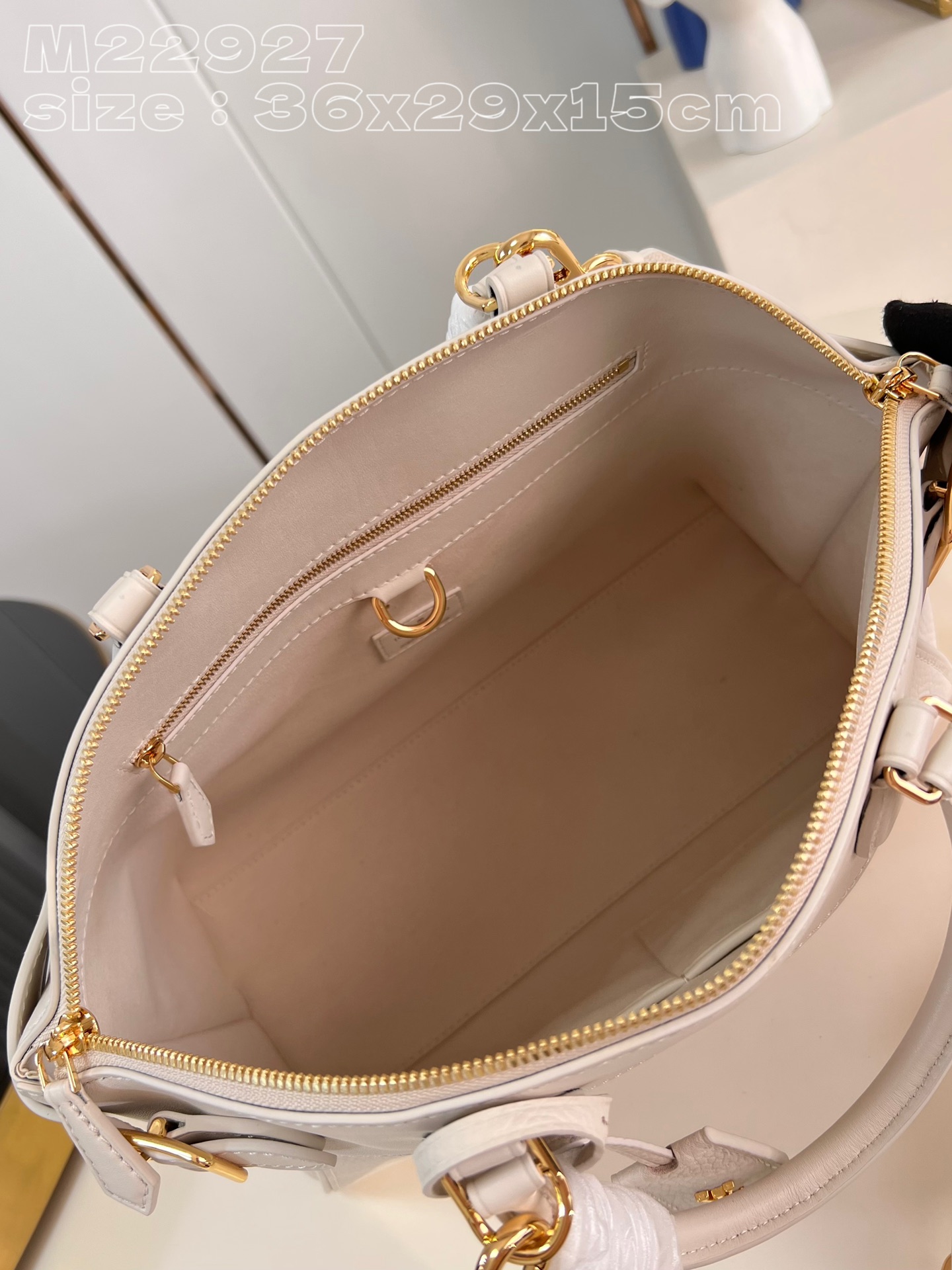 LV Lock It MM bag 36*29*15CM 2023112210