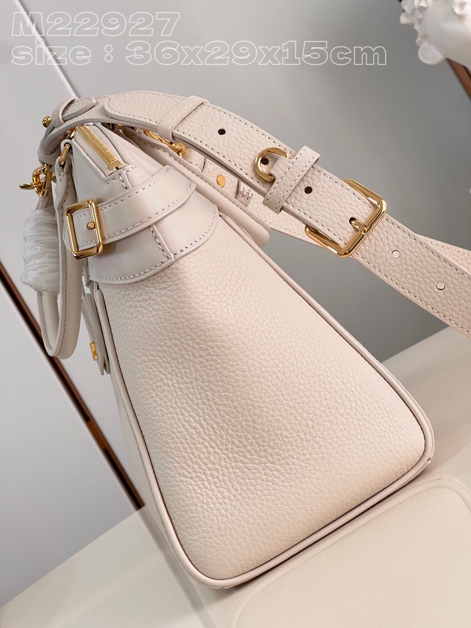 LV Lock It MM bag 36*29*15CM 2023112210