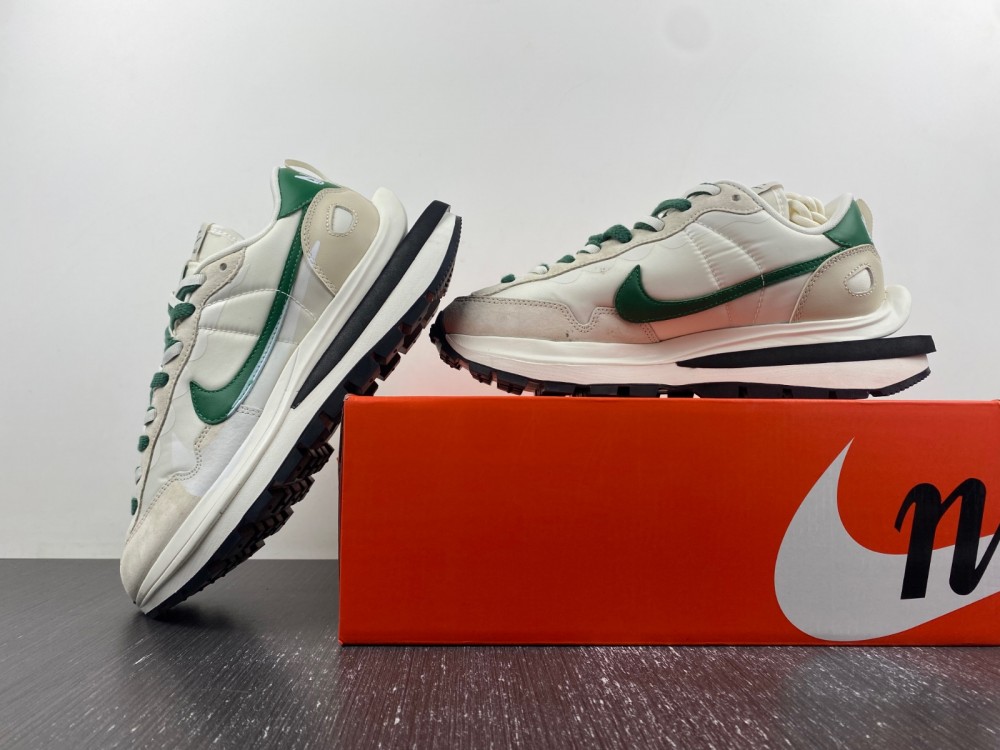 Nike Sacai x VaporWaffle Tour Yellow DD1875-102