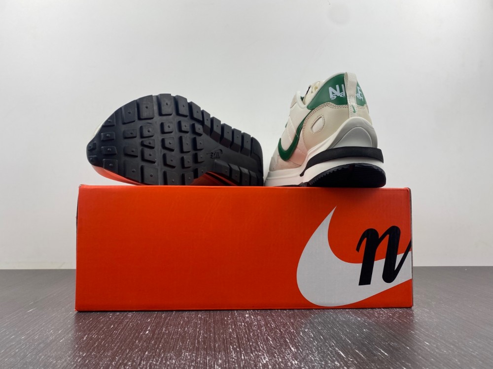 Nike Sacai x VaporWaffle Tour Yellow DD1875-102