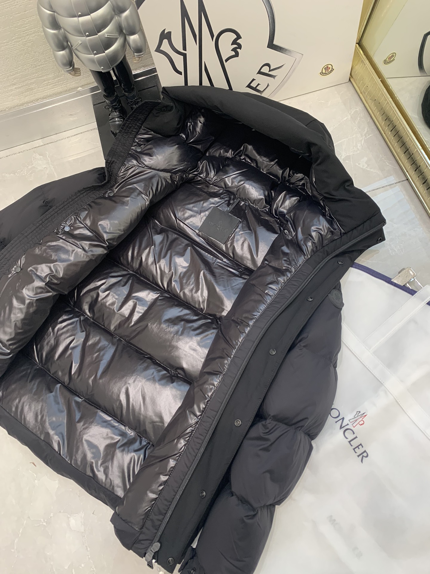 Moncler 2023112408