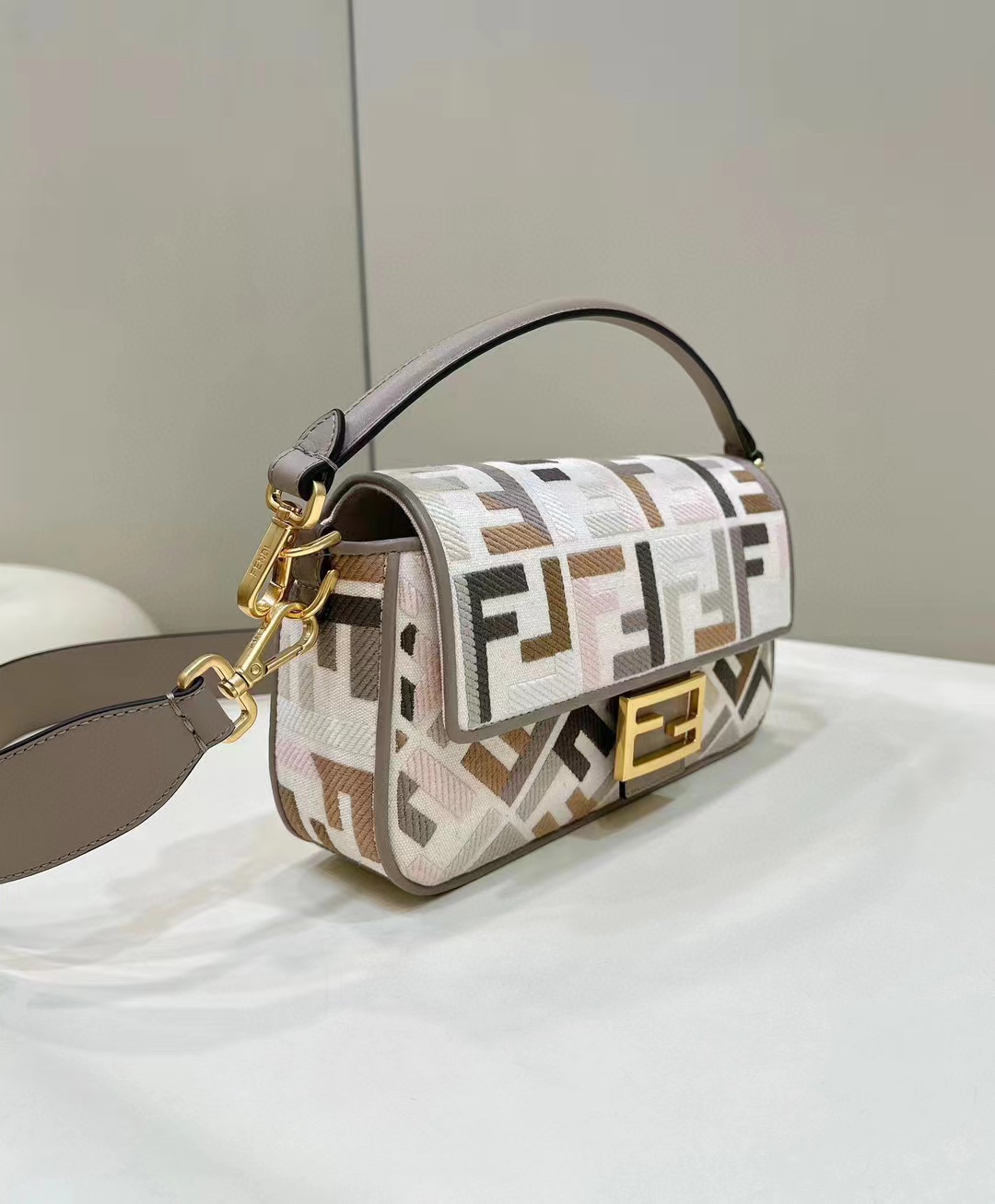 F**di baguette bag 26×6×14cm